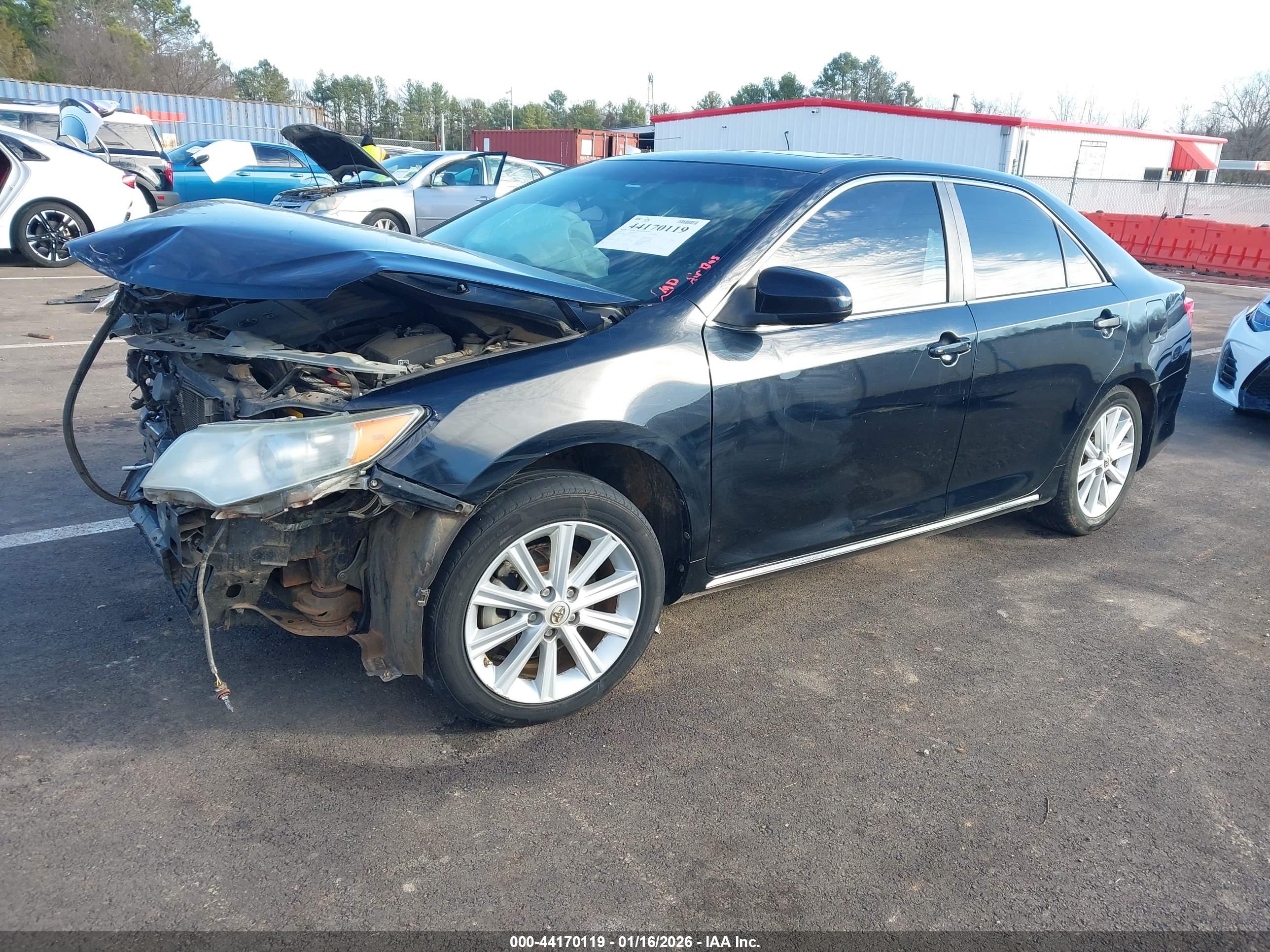 TOYOTA CAMRY image 2