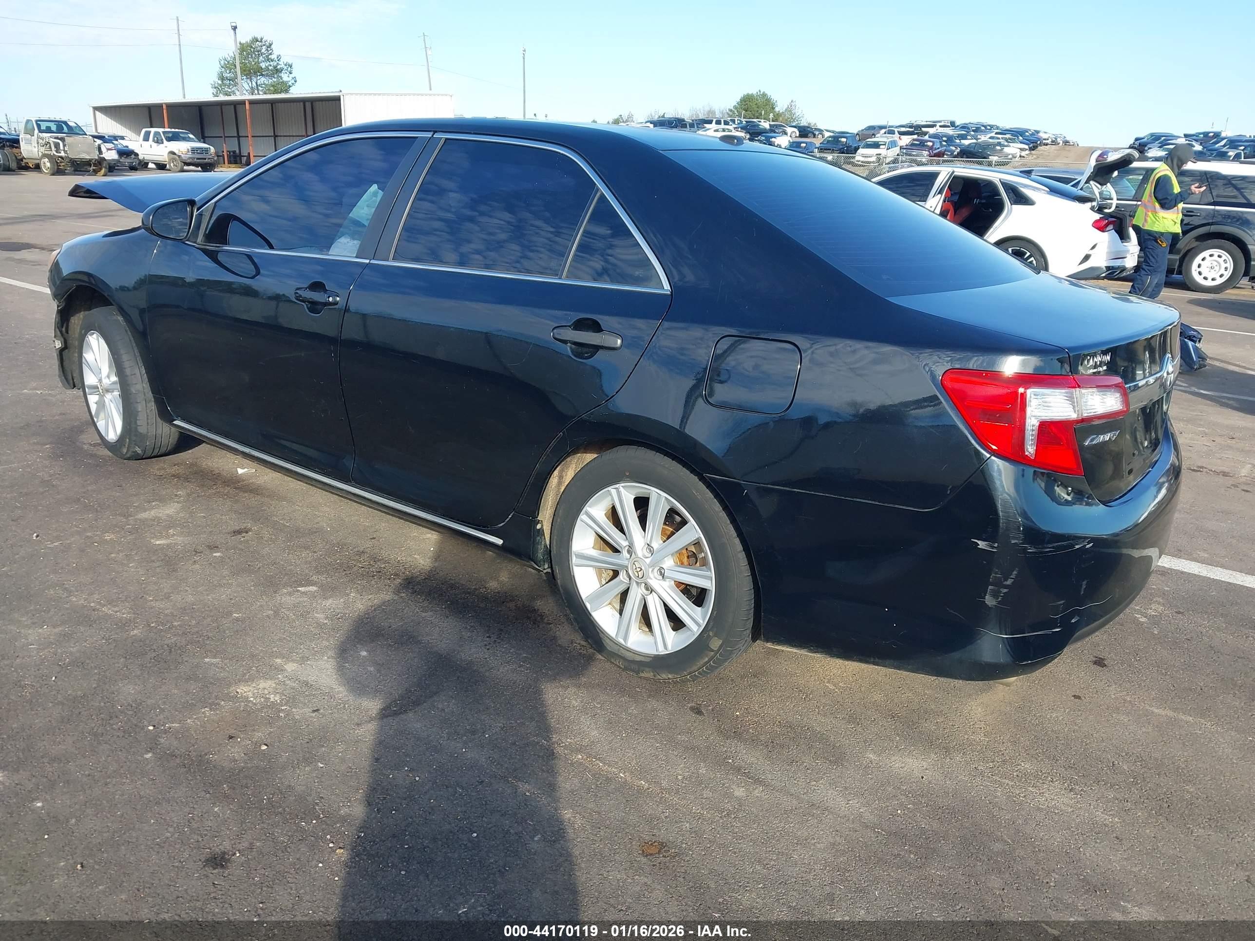 TOYOTA CAMRY image 3
