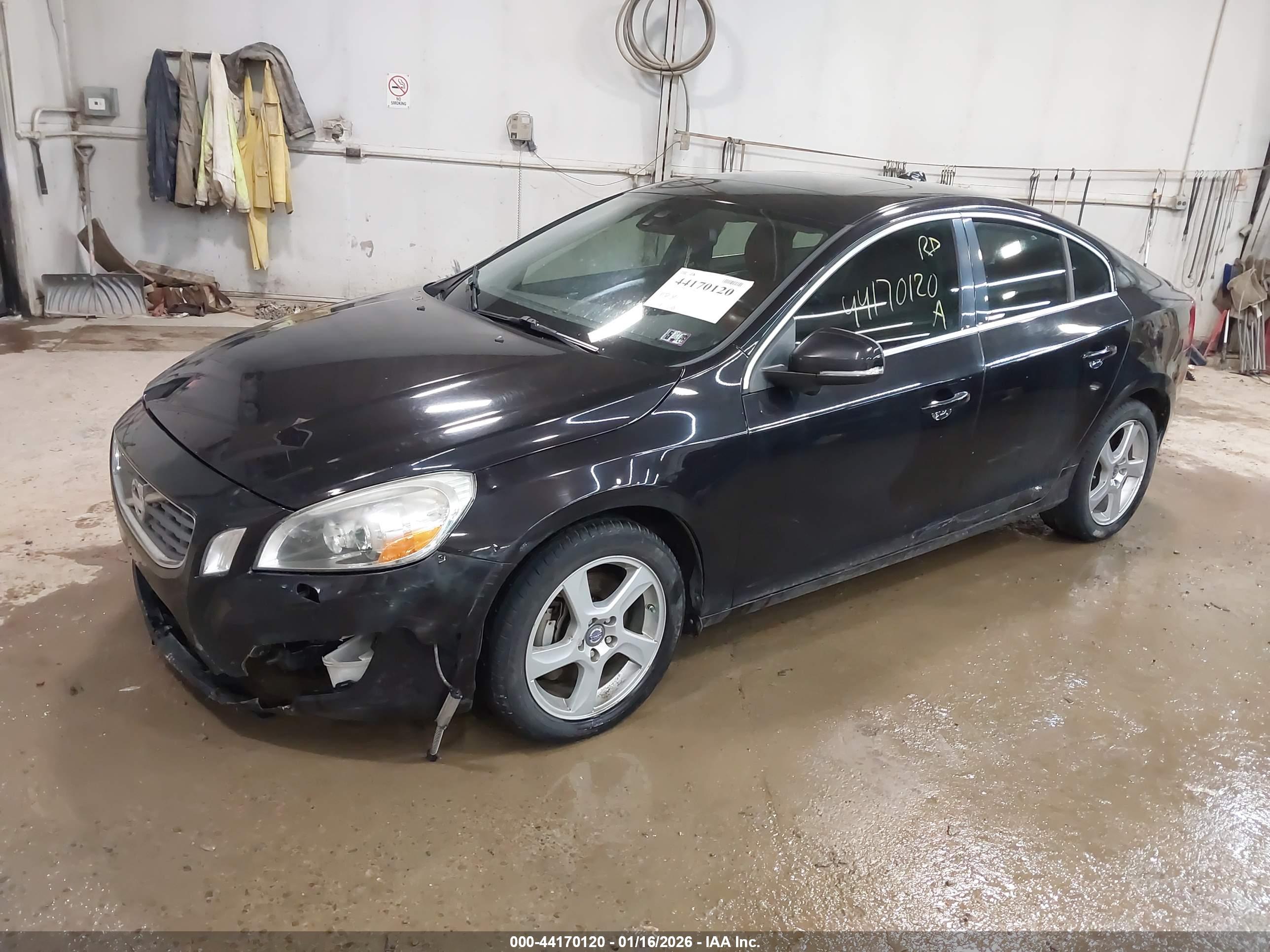 VOLVO S60 image 2