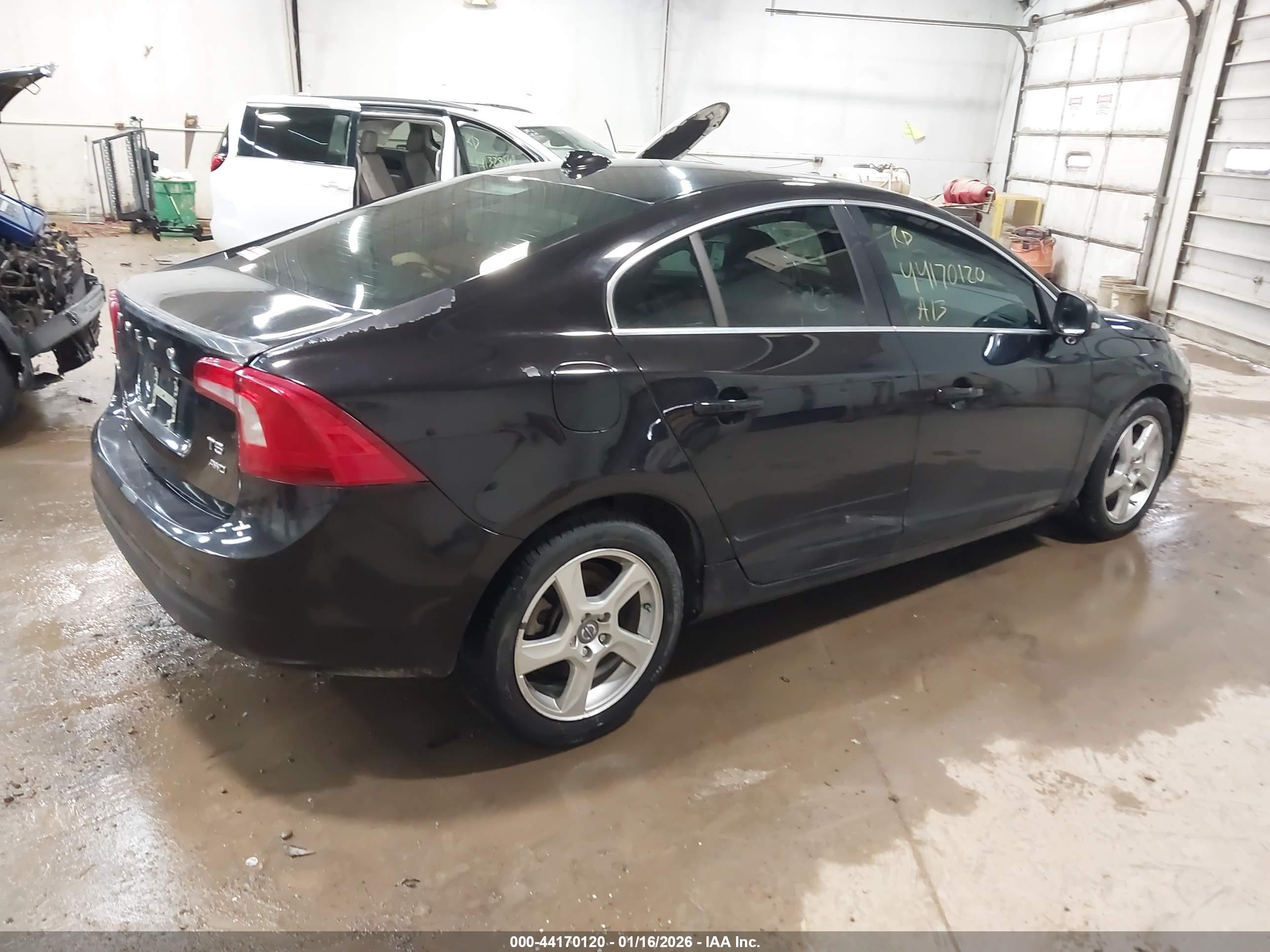 VOLVO S60 image 4