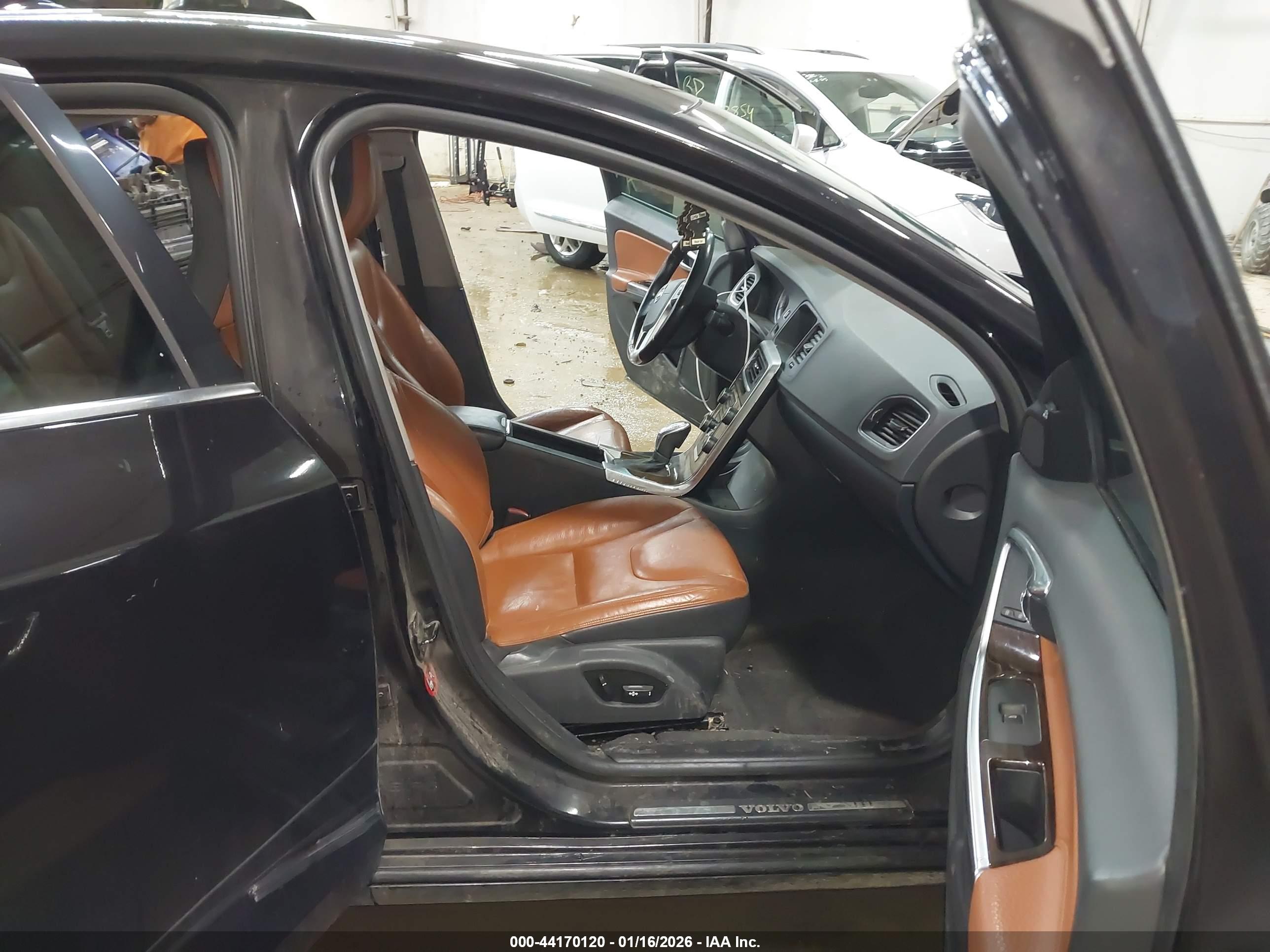 VOLVO S60 image 5
