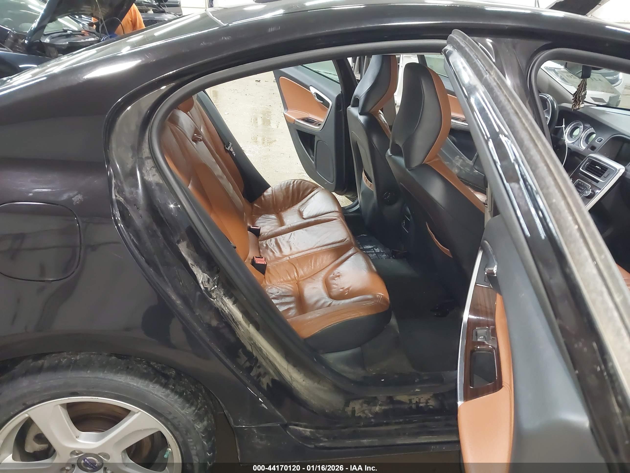 VOLVO S60 image 8