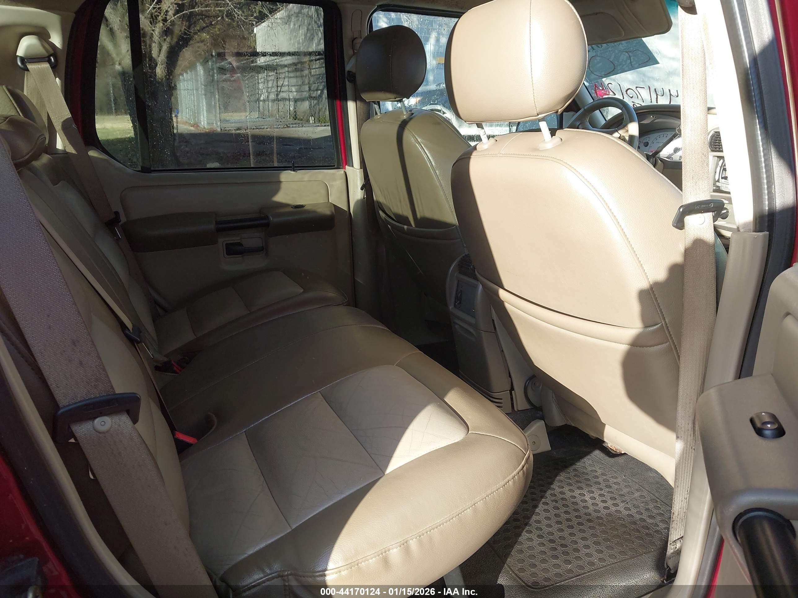 FORD EXPLORER image 8