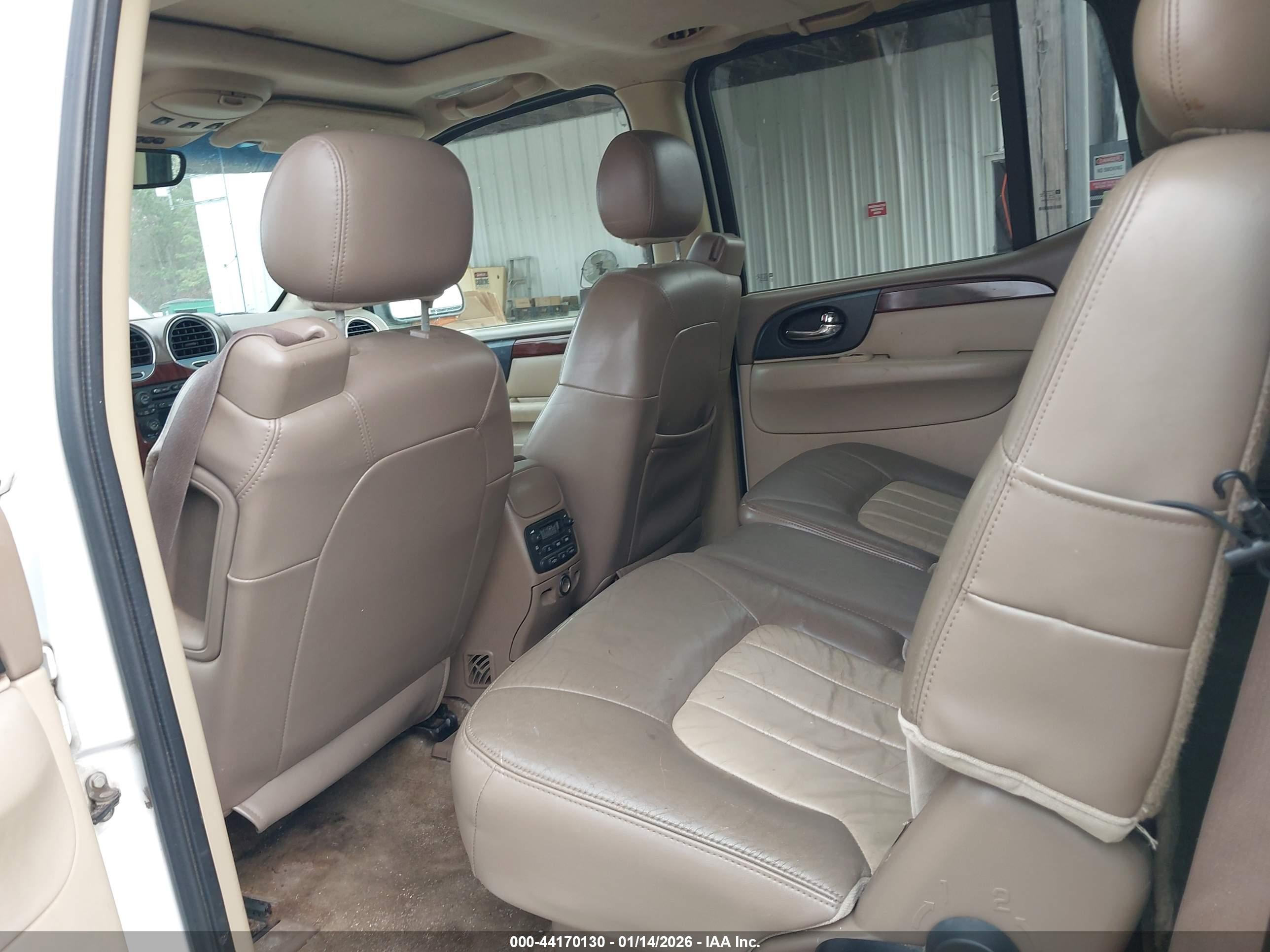 GMC ENVOY image 8