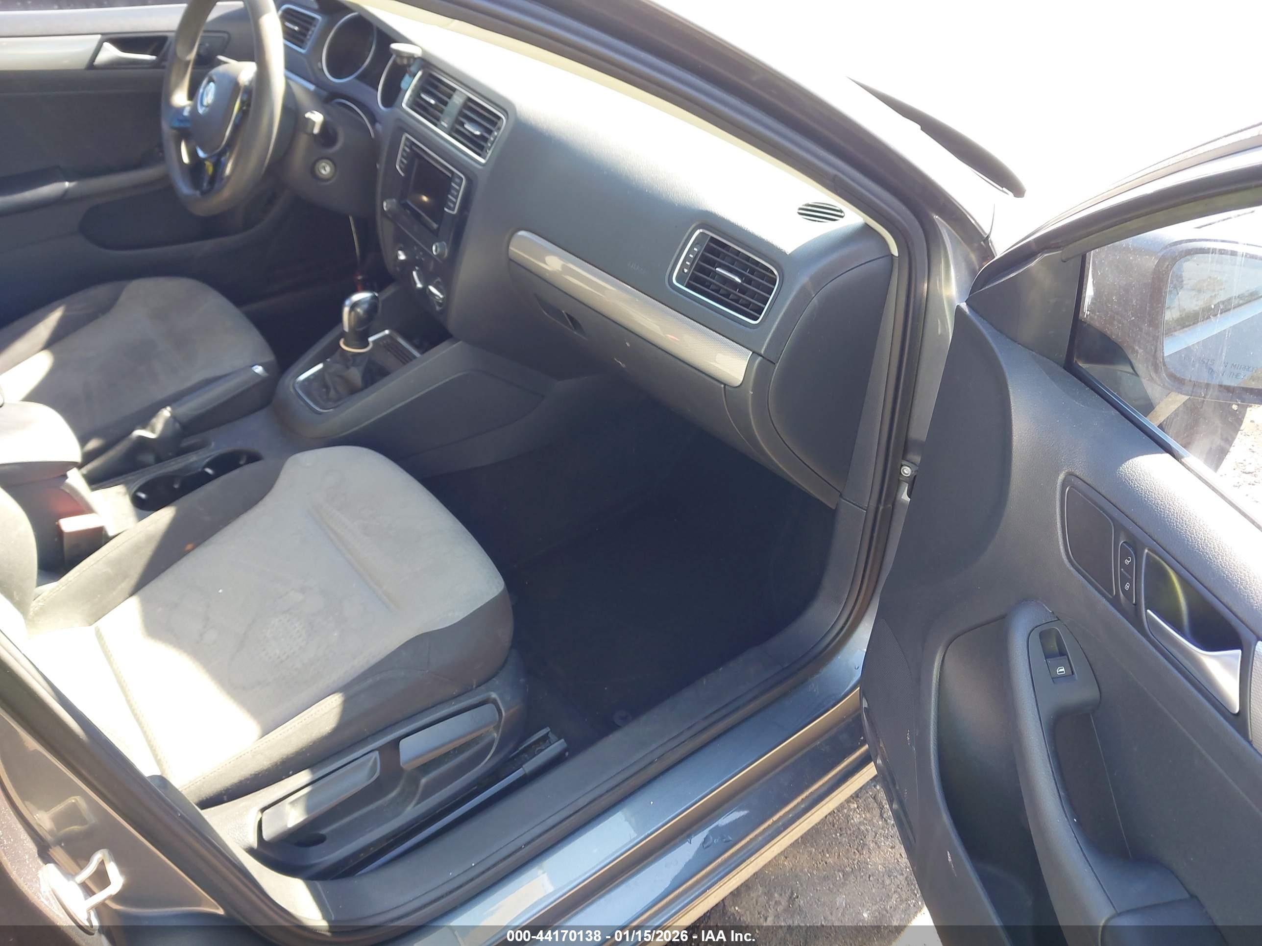VOLKSWAGEN JETTA image 5