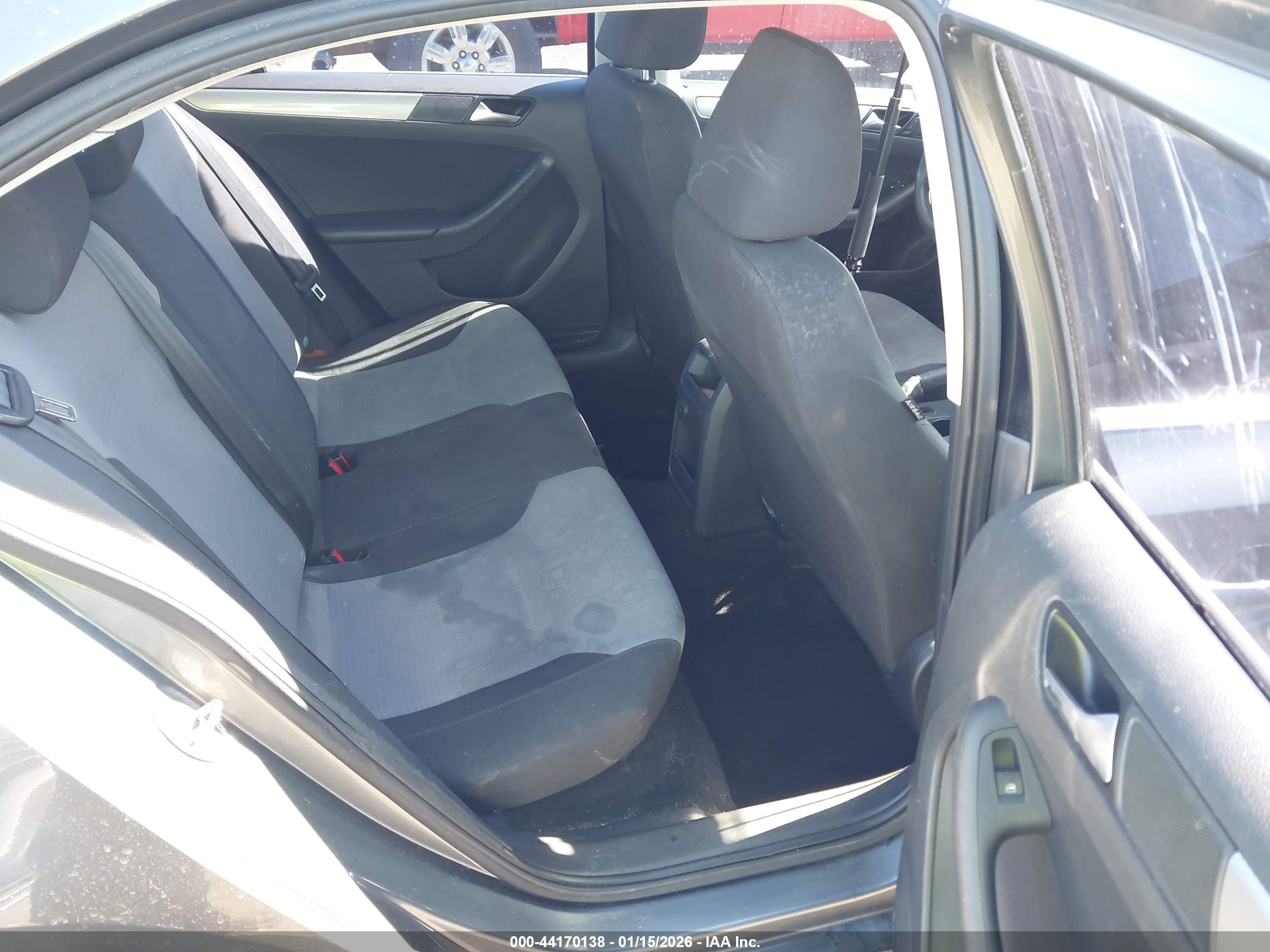 VOLKSWAGEN JETTA image 8