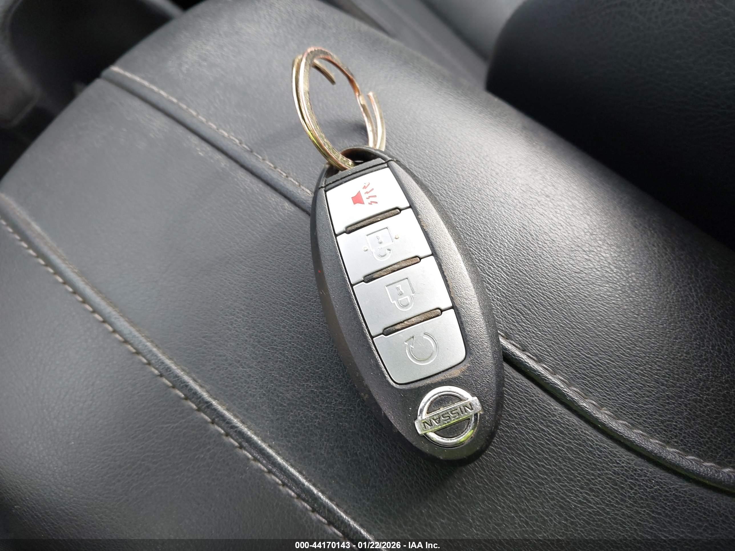 NISSAN ROGUE image 11