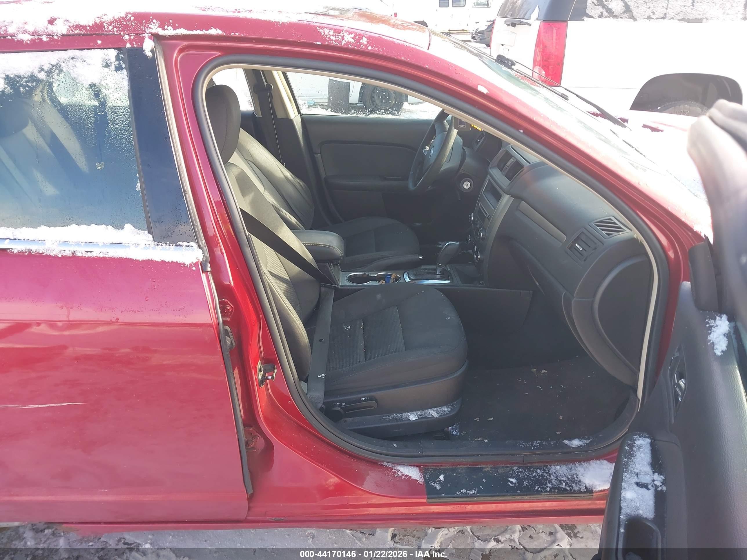 FORD FUSION image 5