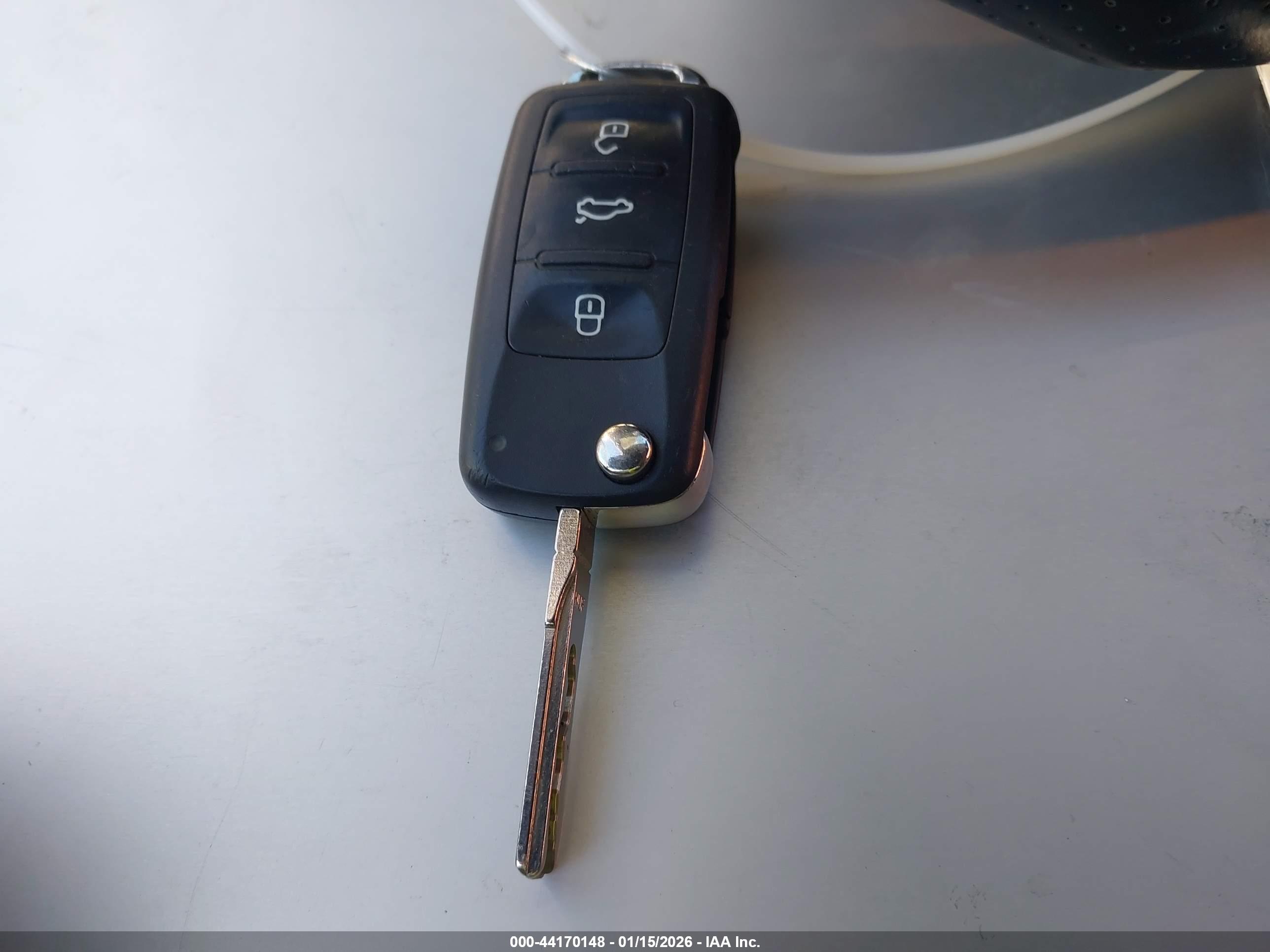 VOLKSWAGEN TIGUAN image 11