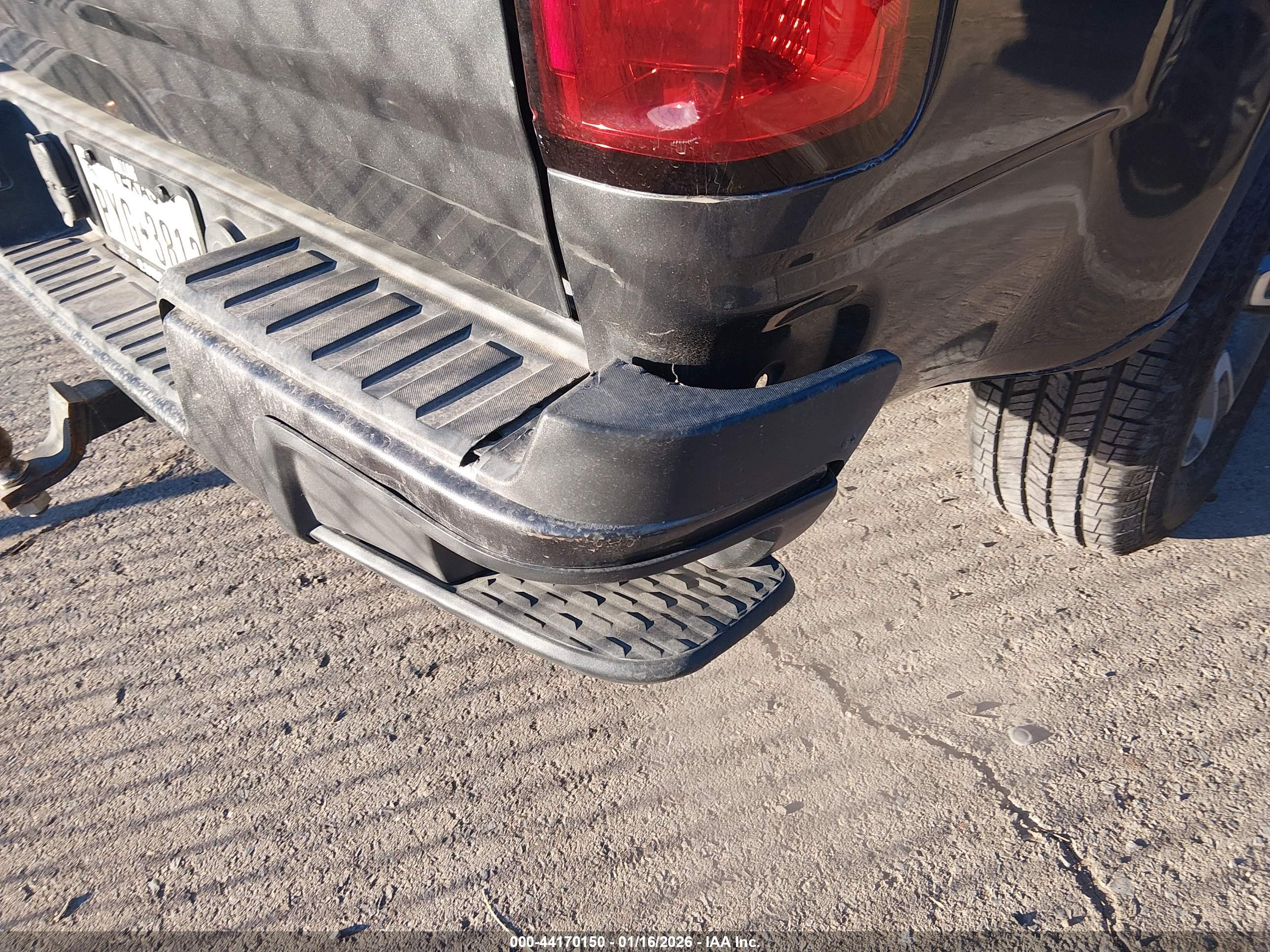 CHEVROLET COLORADO image 6