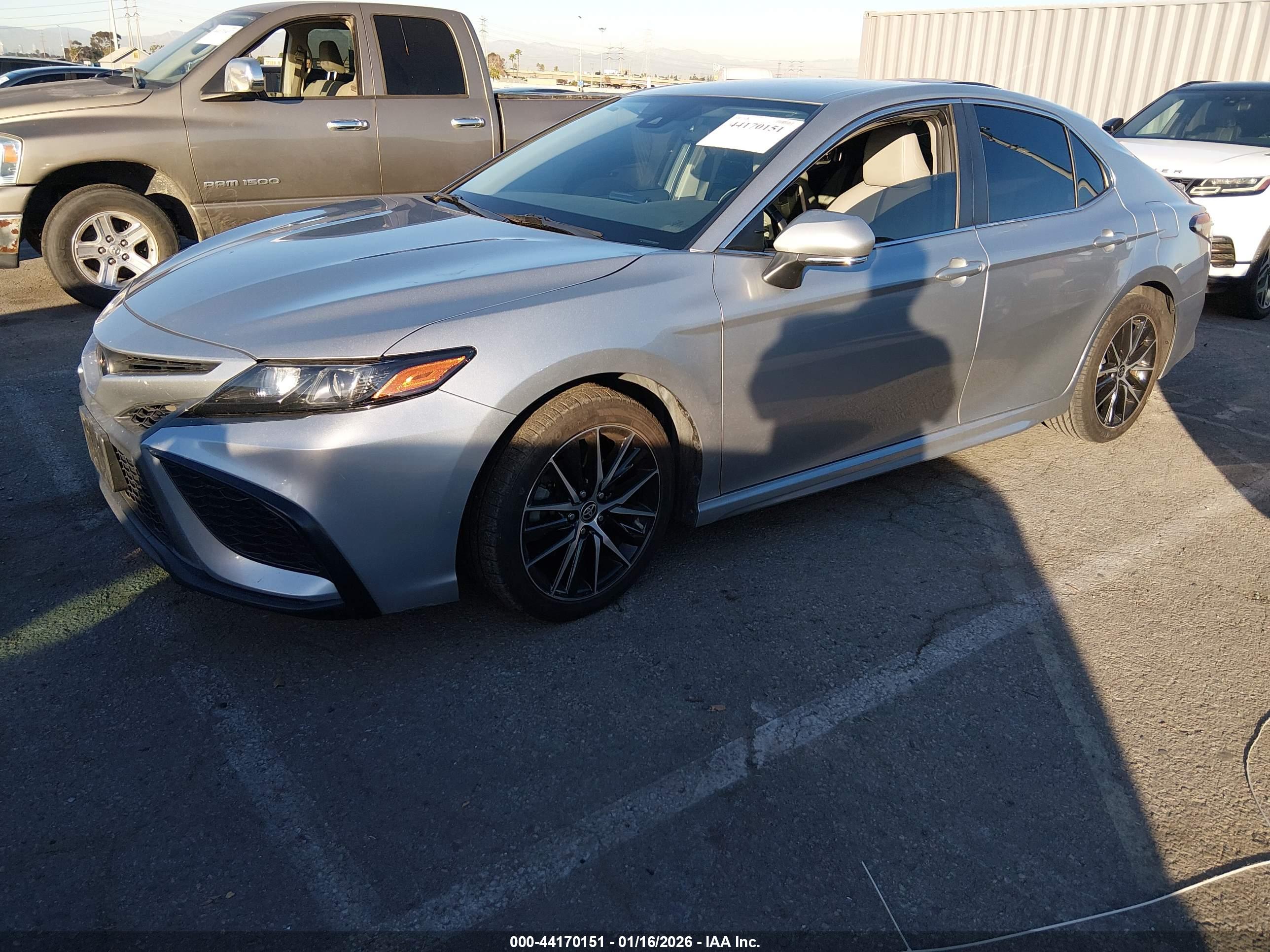 TOYOTA CAMRY image 2