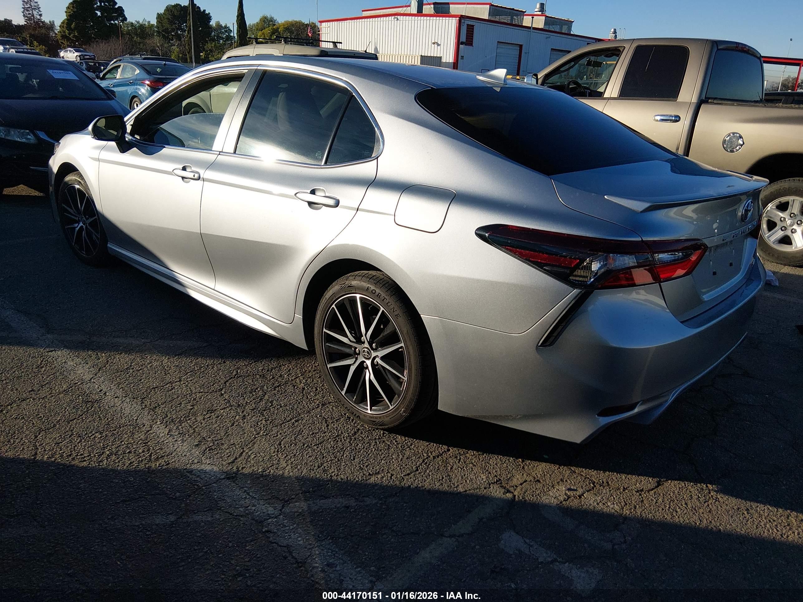 TOYOTA CAMRY image 3