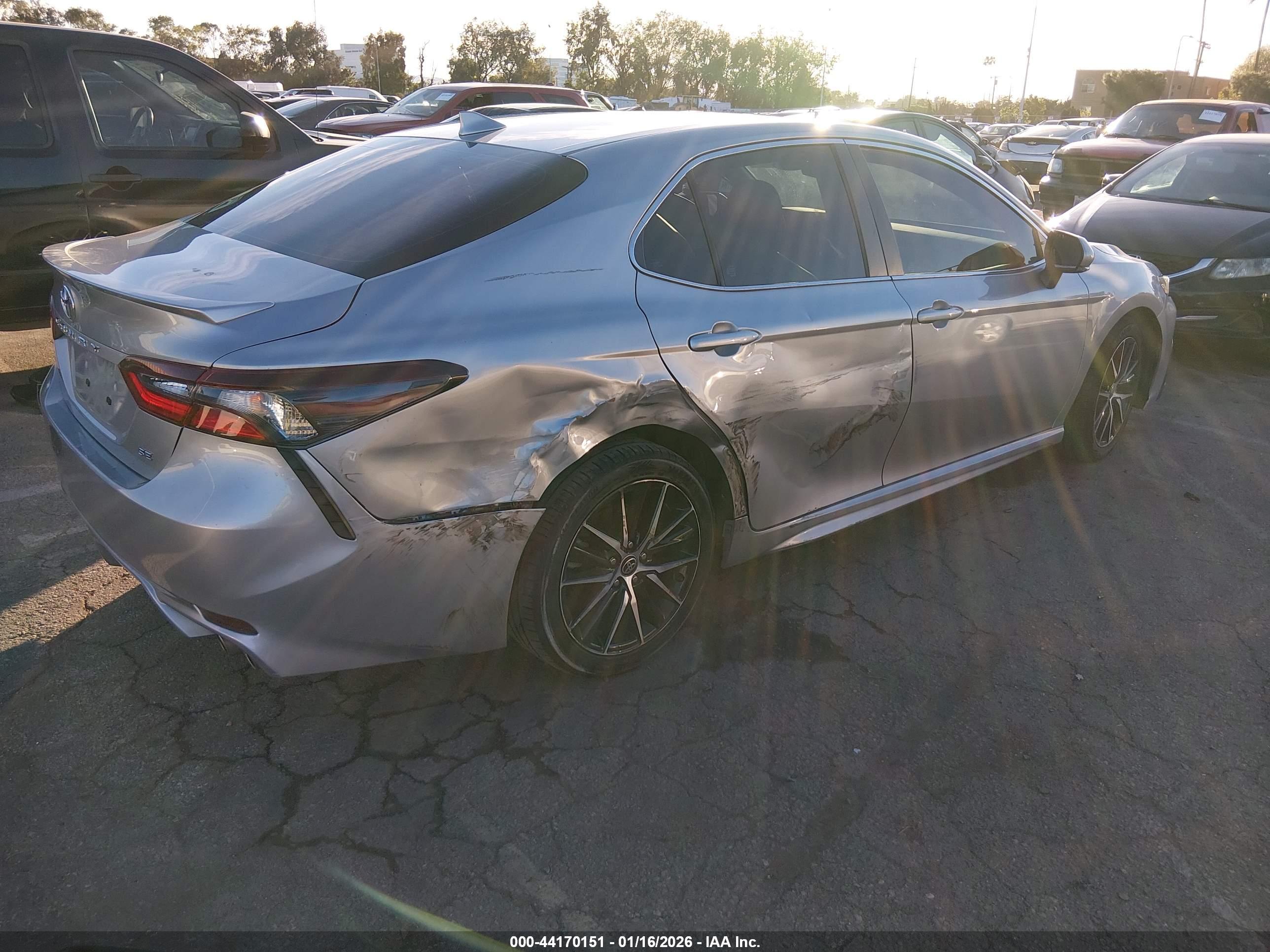 TOYOTA CAMRY image 4