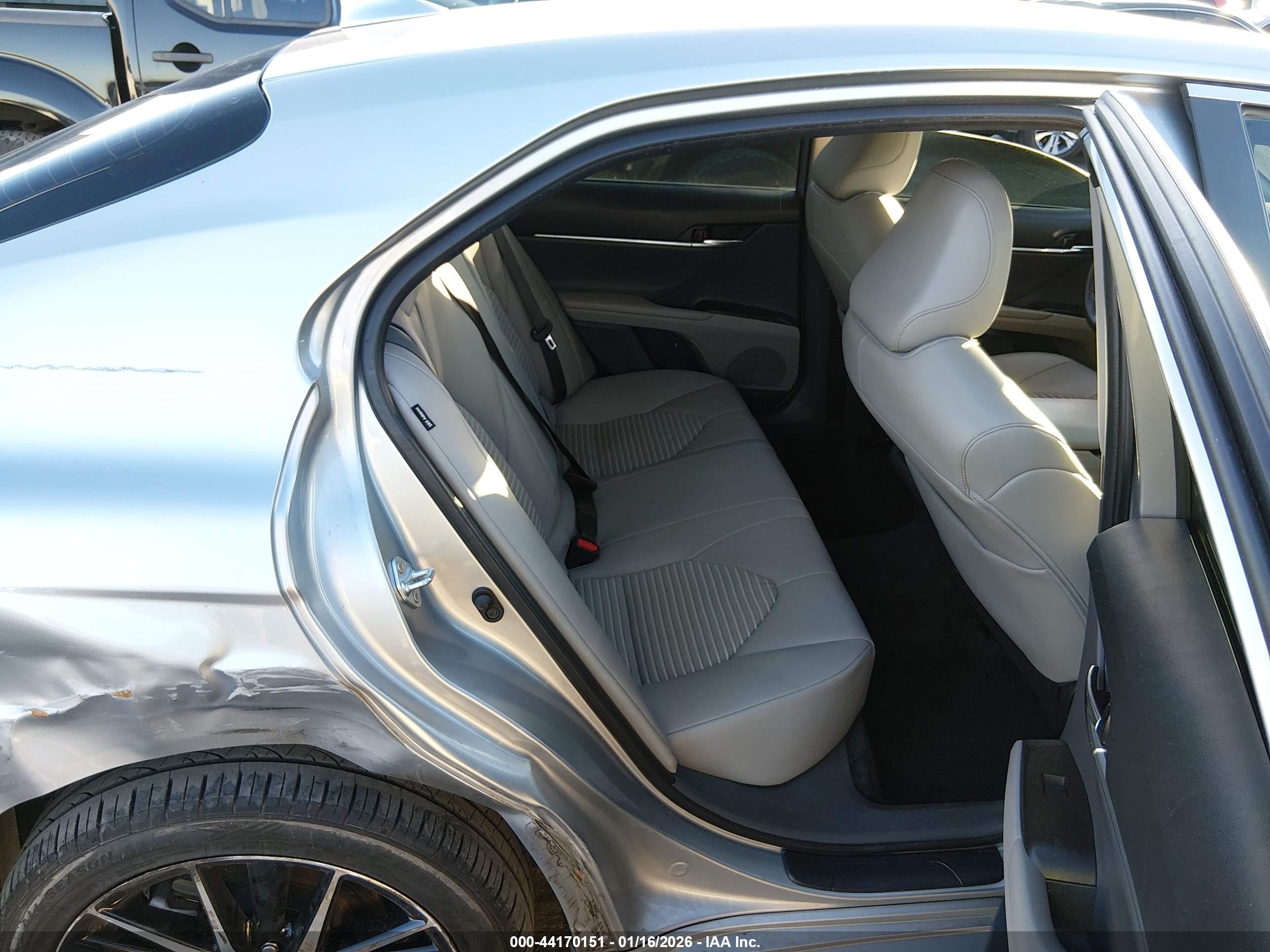 TOYOTA CAMRY image 8