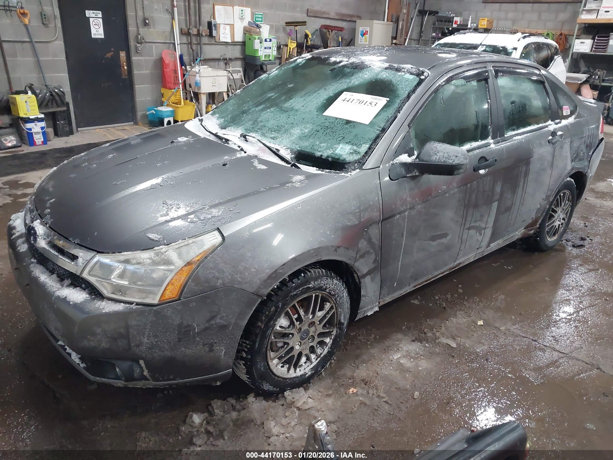 FORD FOCUS image 2