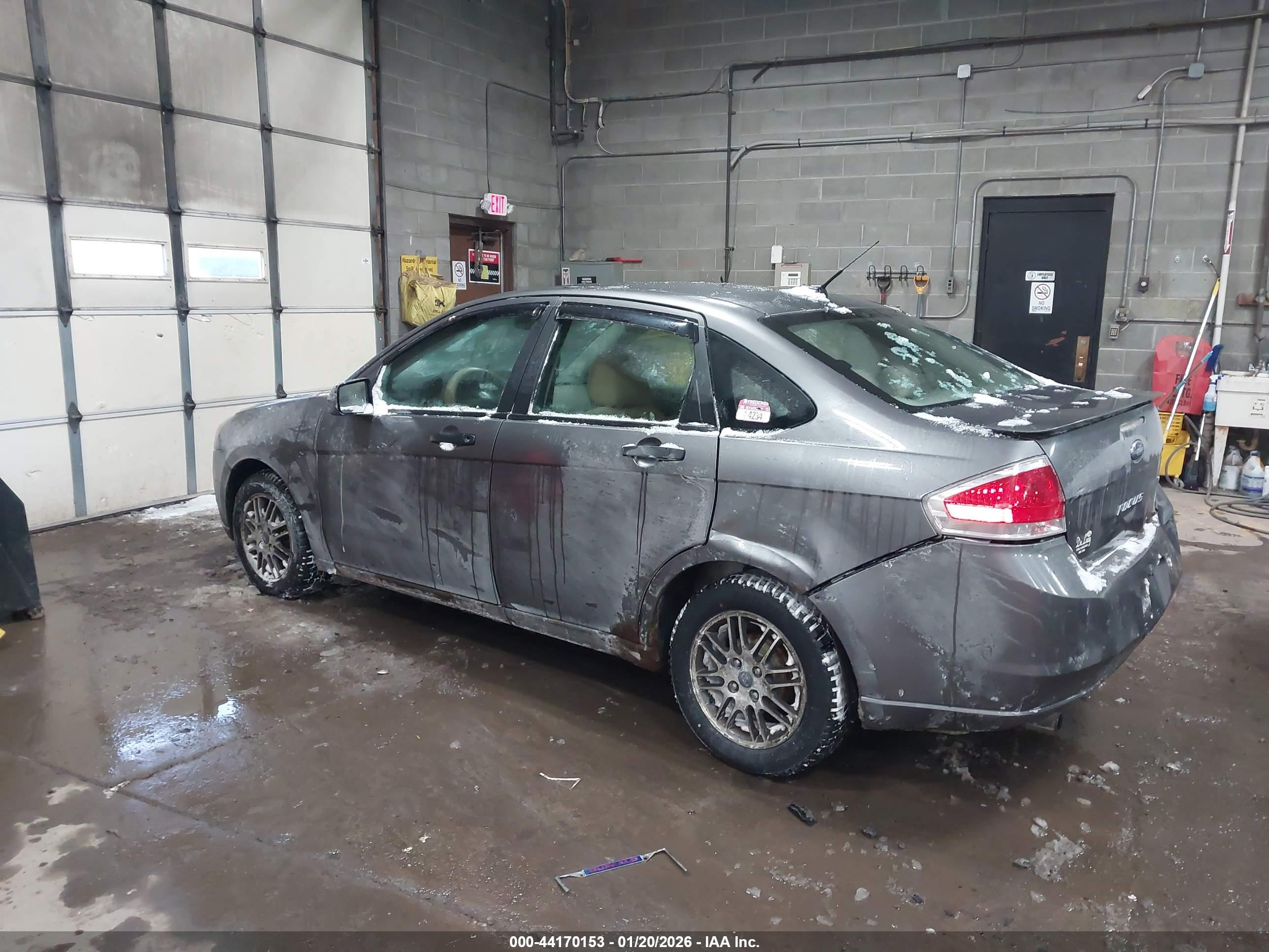 FORD FOCUS image 3