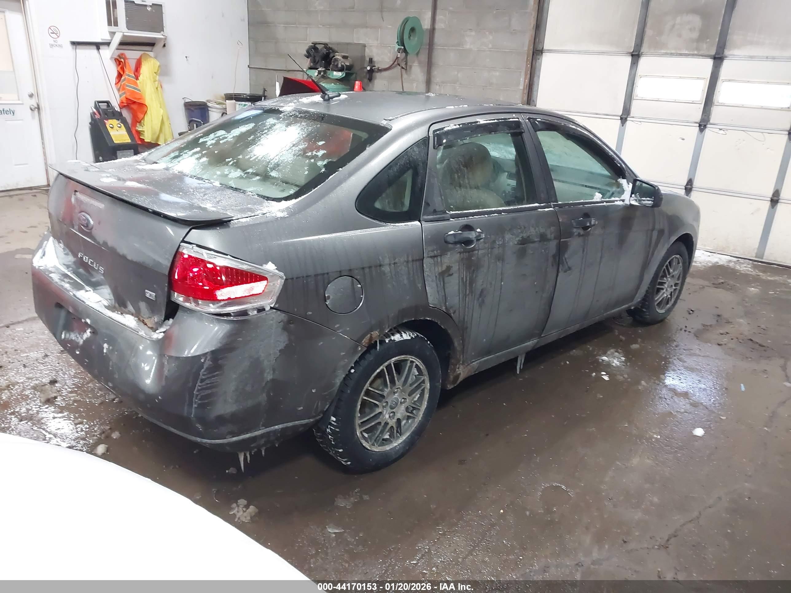 FORD FOCUS image 4