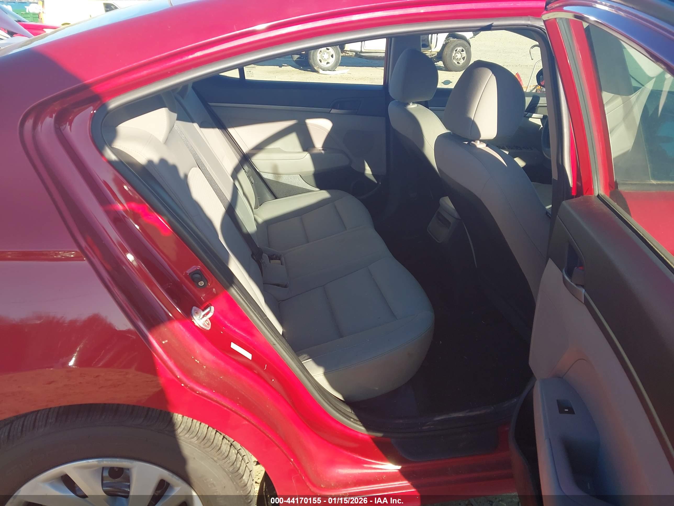 HYUNDAI ELANTRA image 8