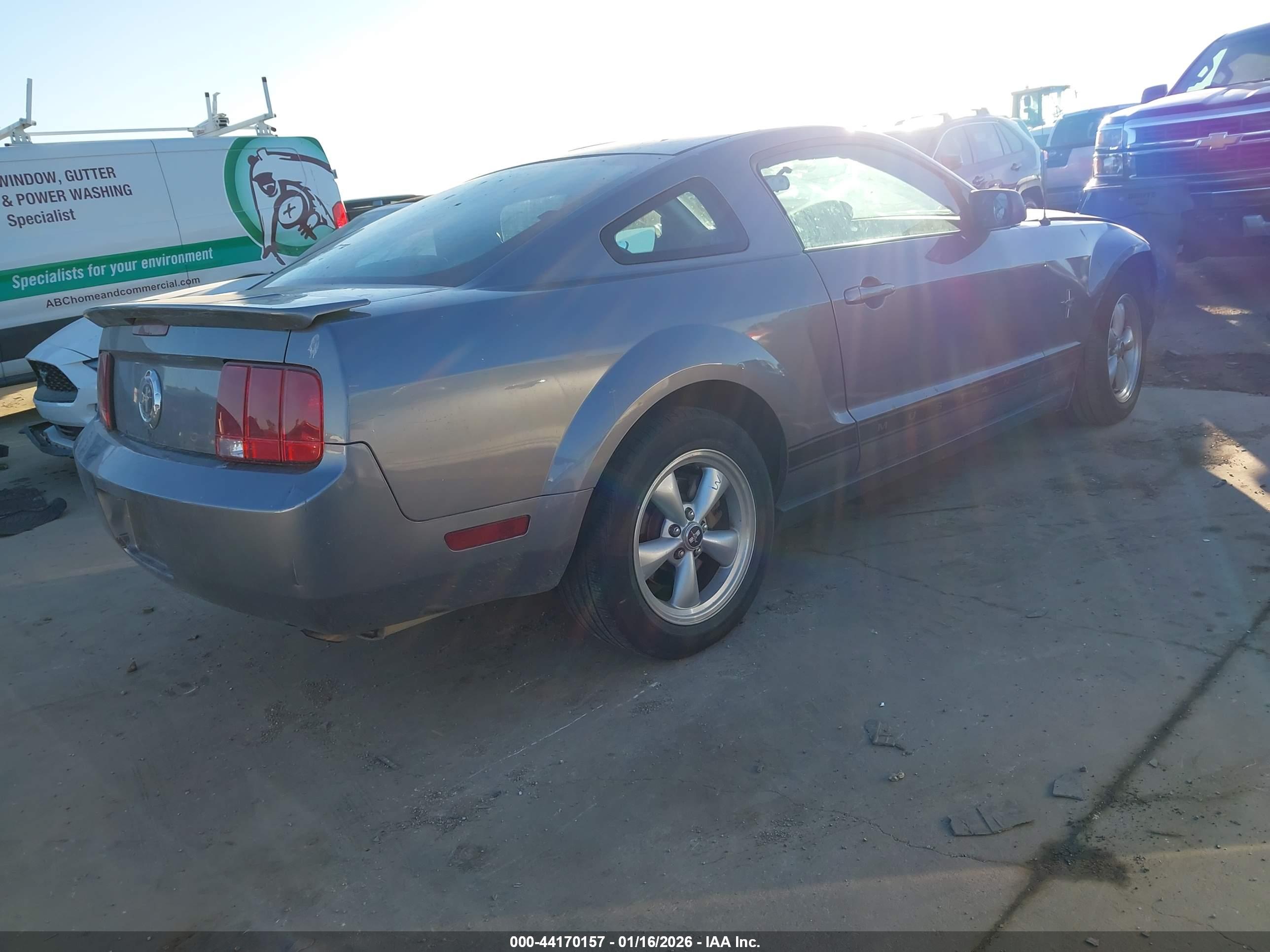 FORD MUSTANG image 4