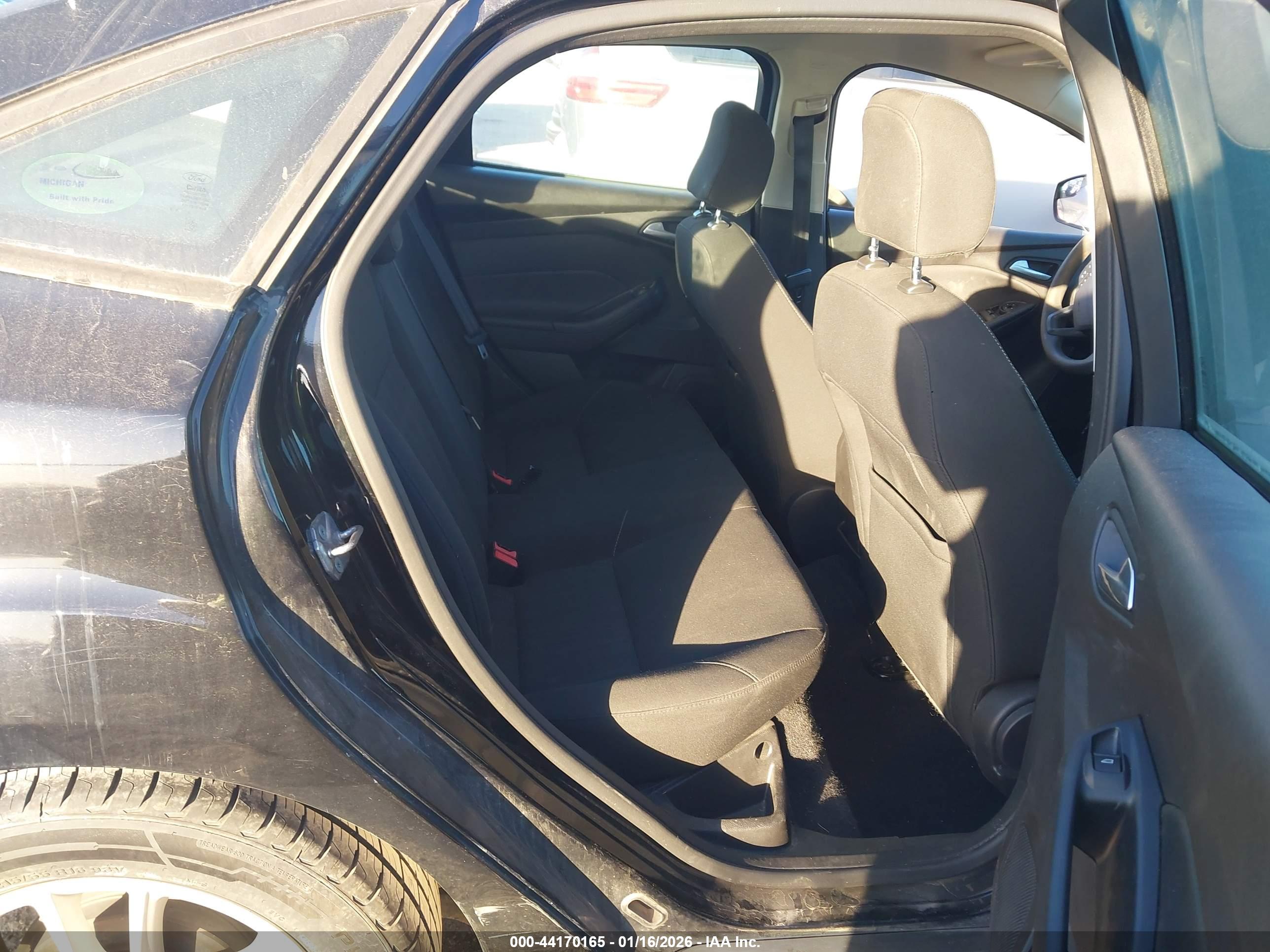 FORD FOCUS image 8
