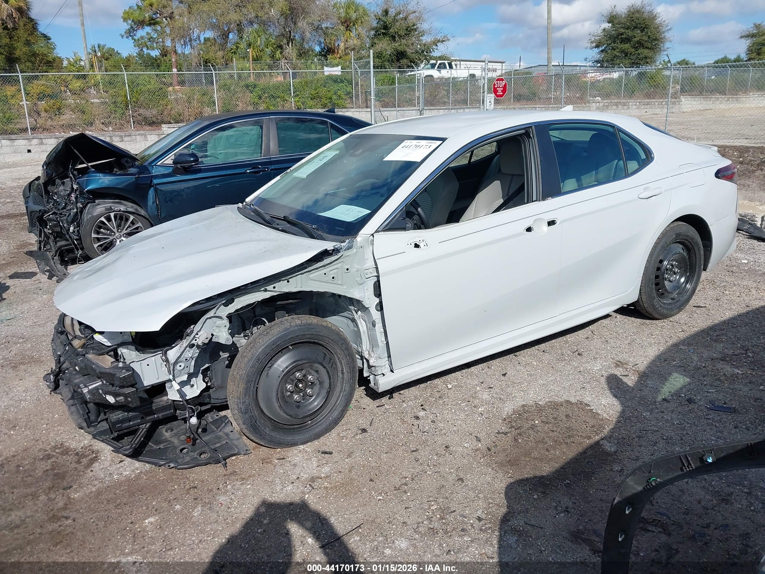 TOYOTA CAMRY image 2