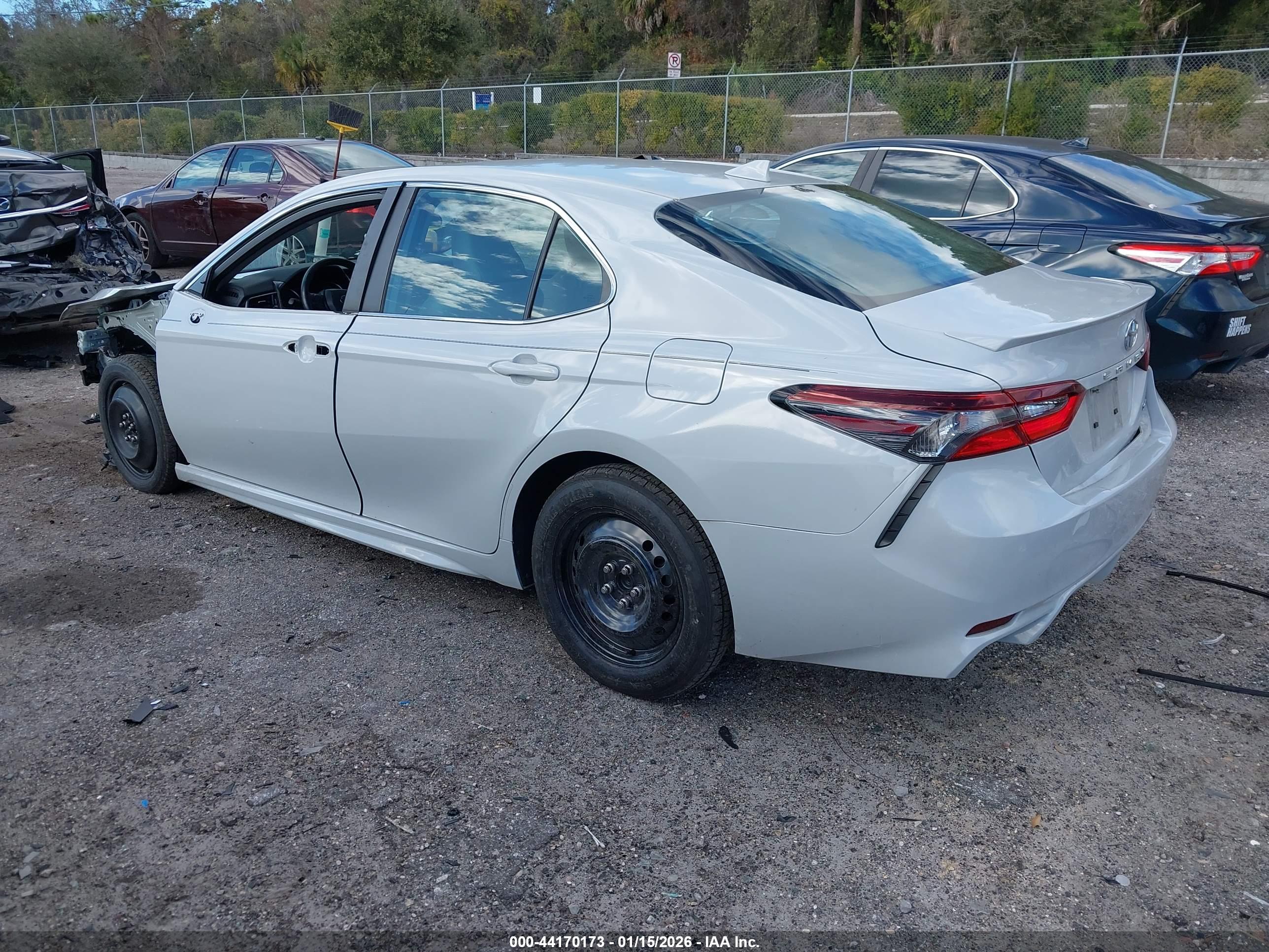 TOYOTA CAMRY image 3