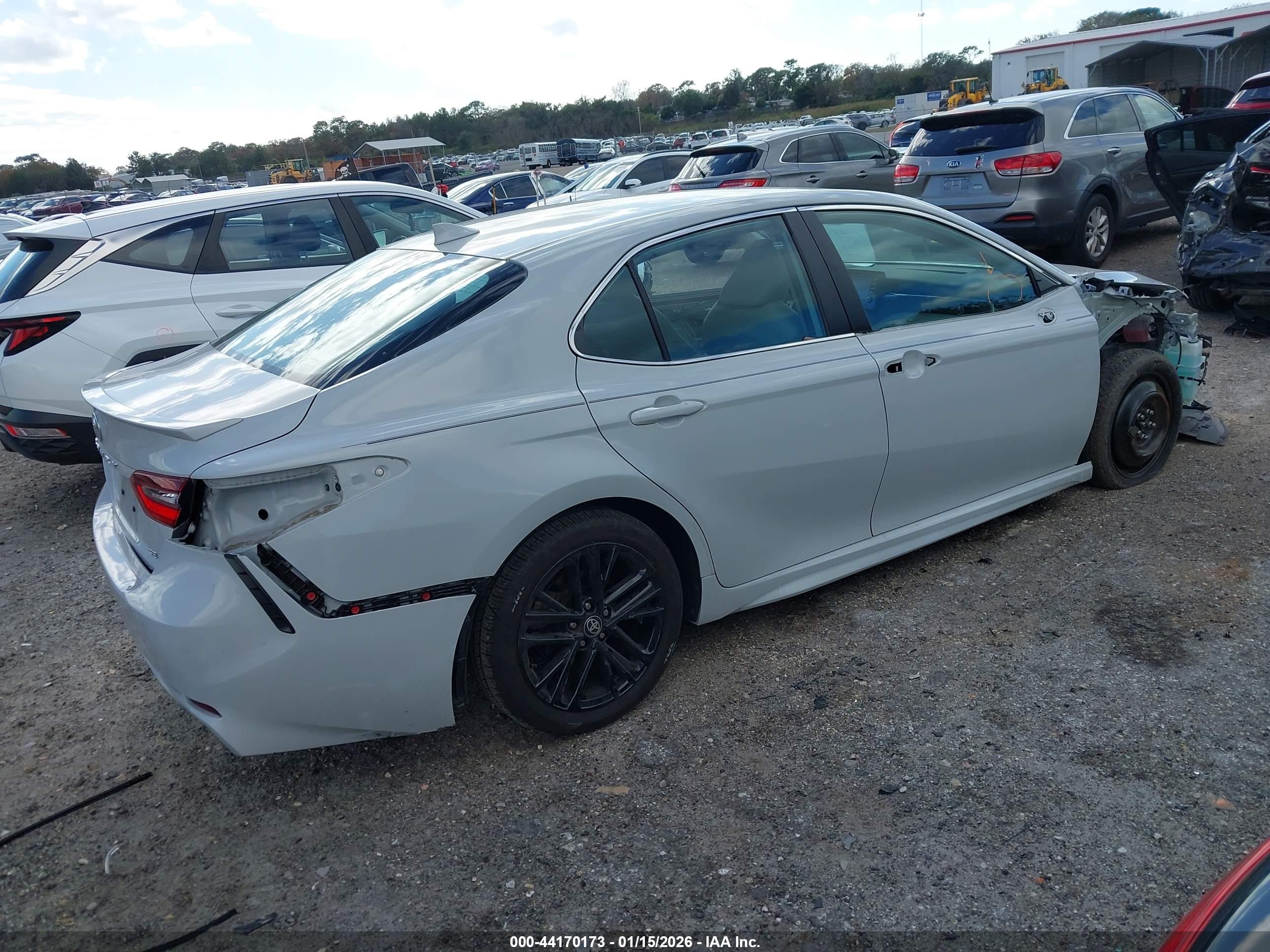 TOYOTA CAMRY image 4