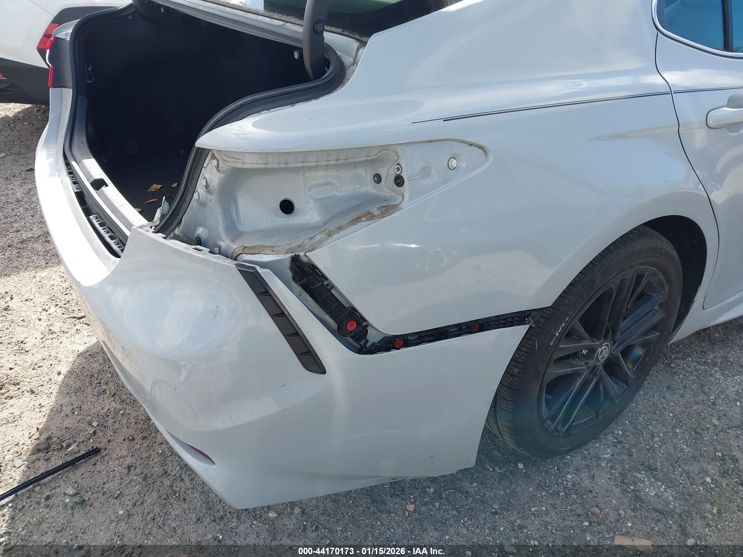 TOYOTA CAMRY image 6