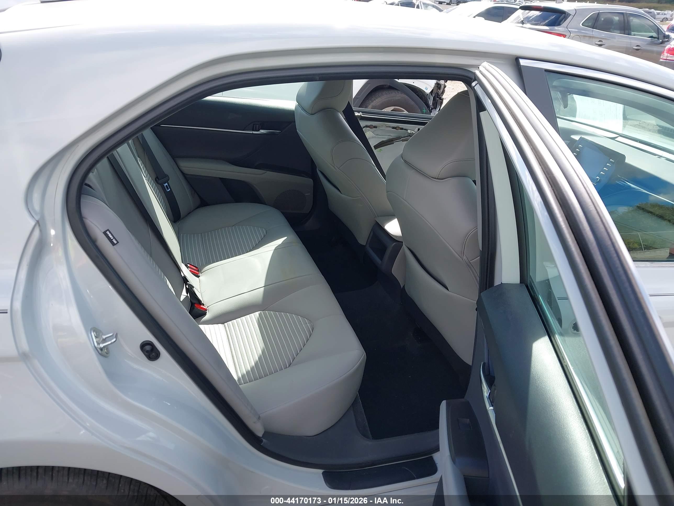 TOYOTA CAMRY image 8