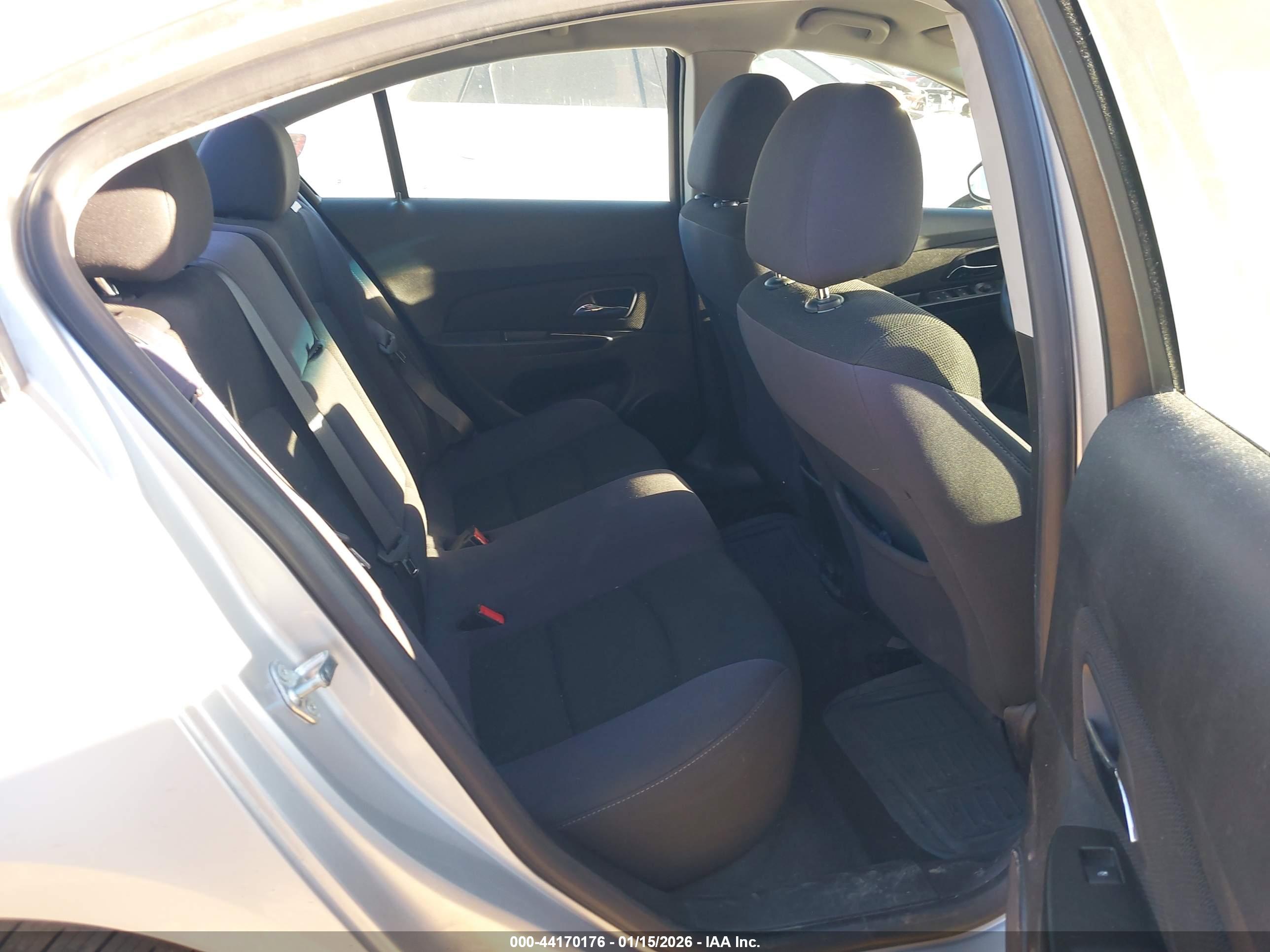 CHEVROLET CRUZE image 8