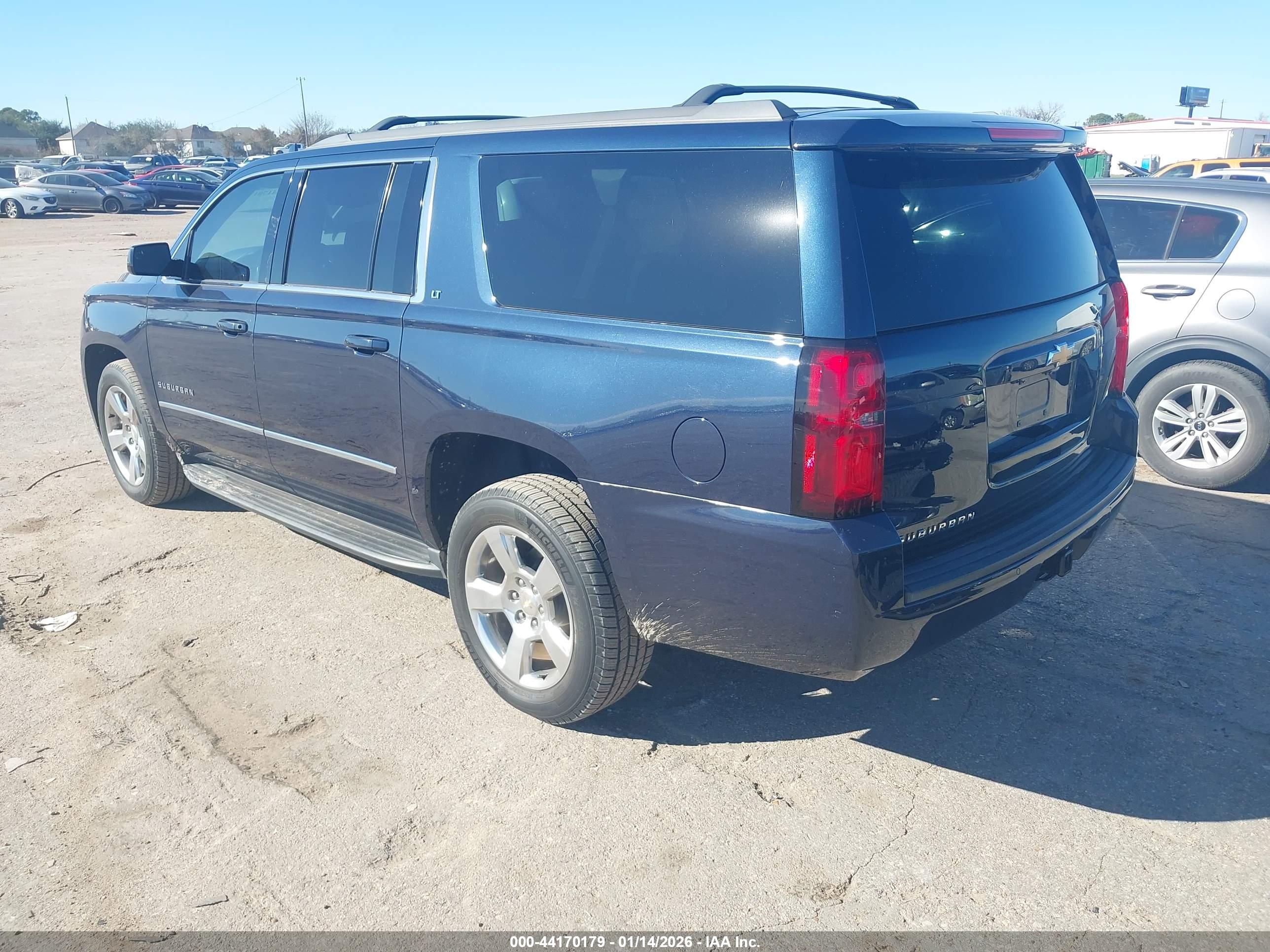 CHEVROLET SUBURBAN image 3