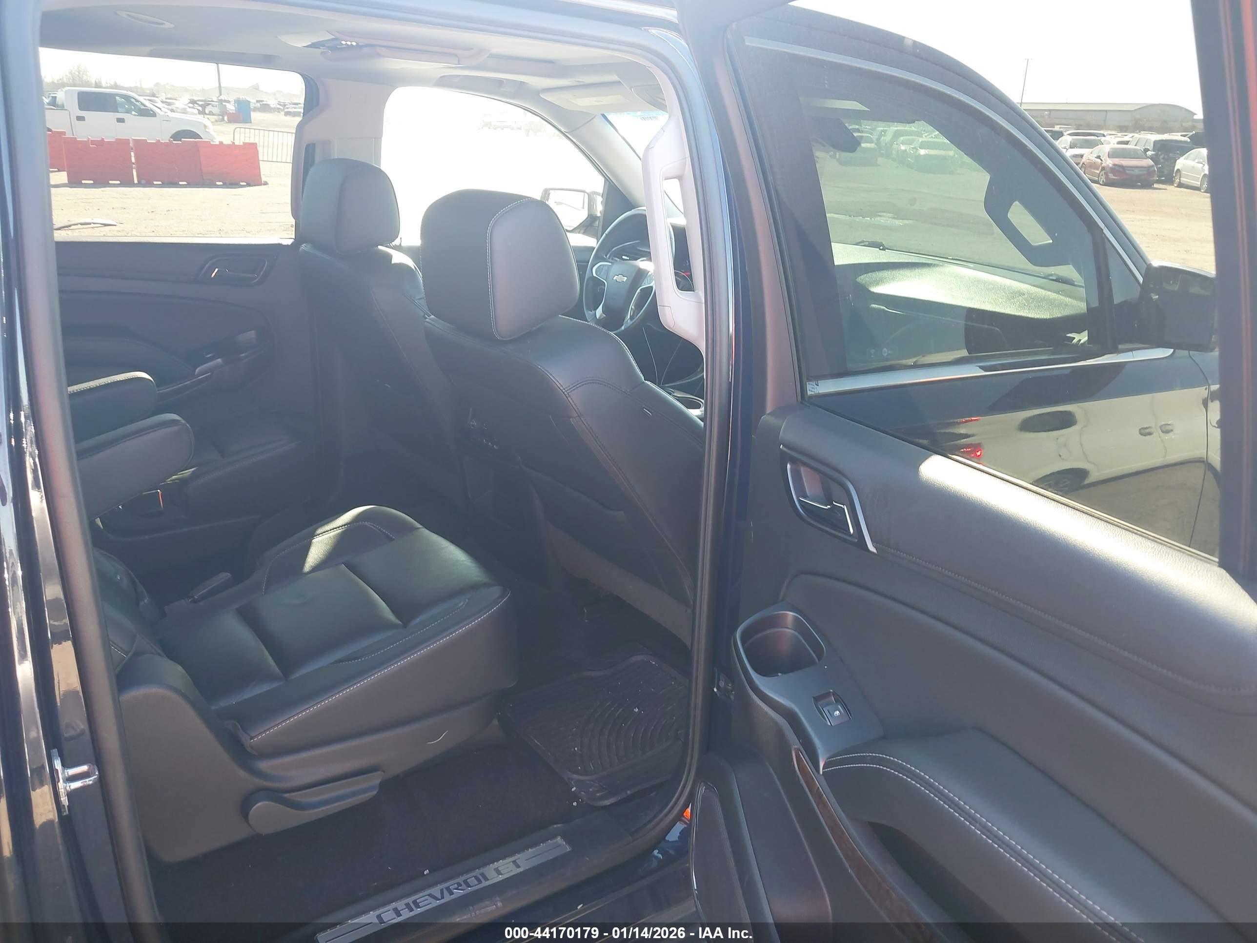 CHEVROLET SUBURBAN image 8