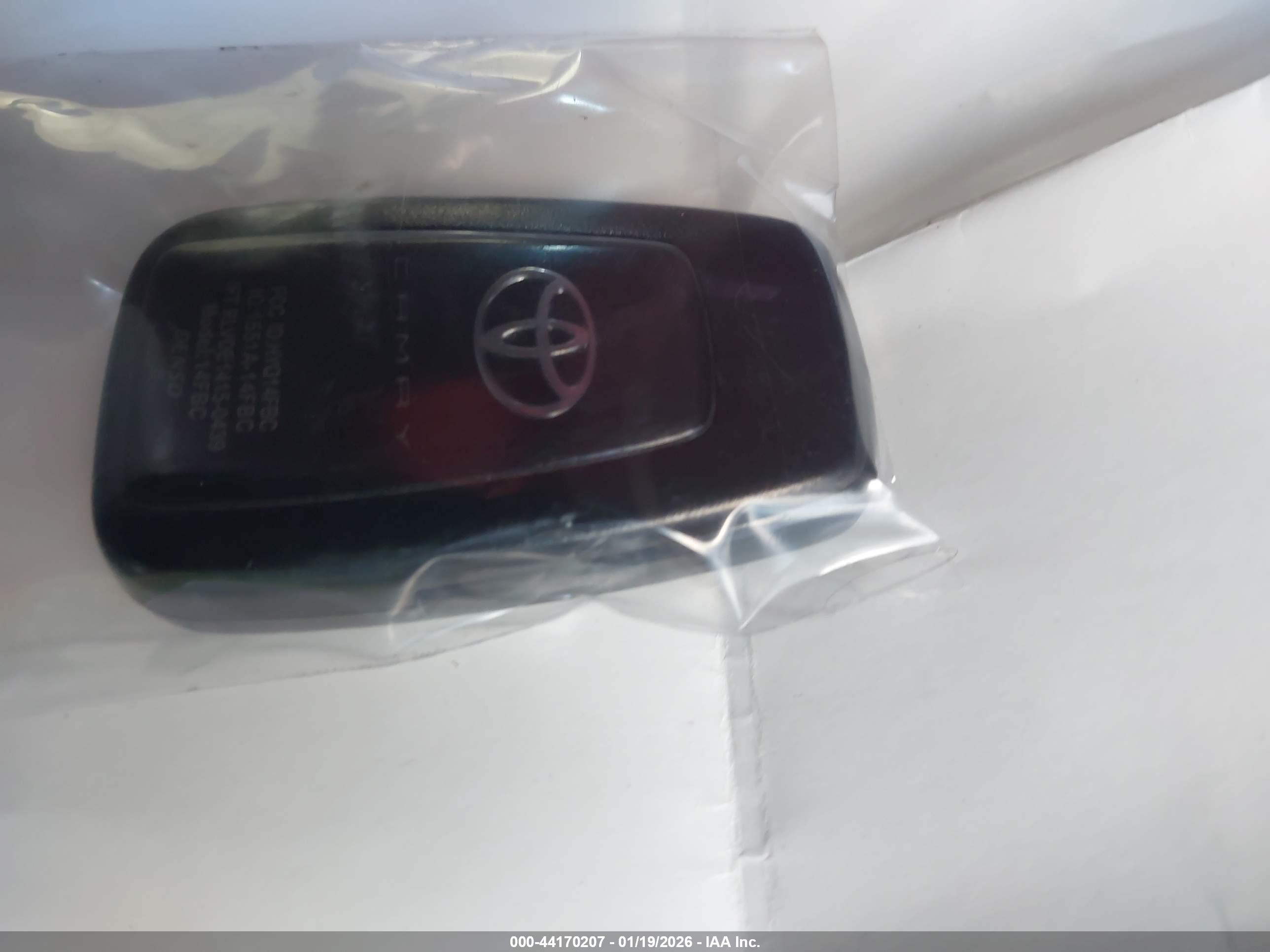 TOYOTA CAMRY image 11