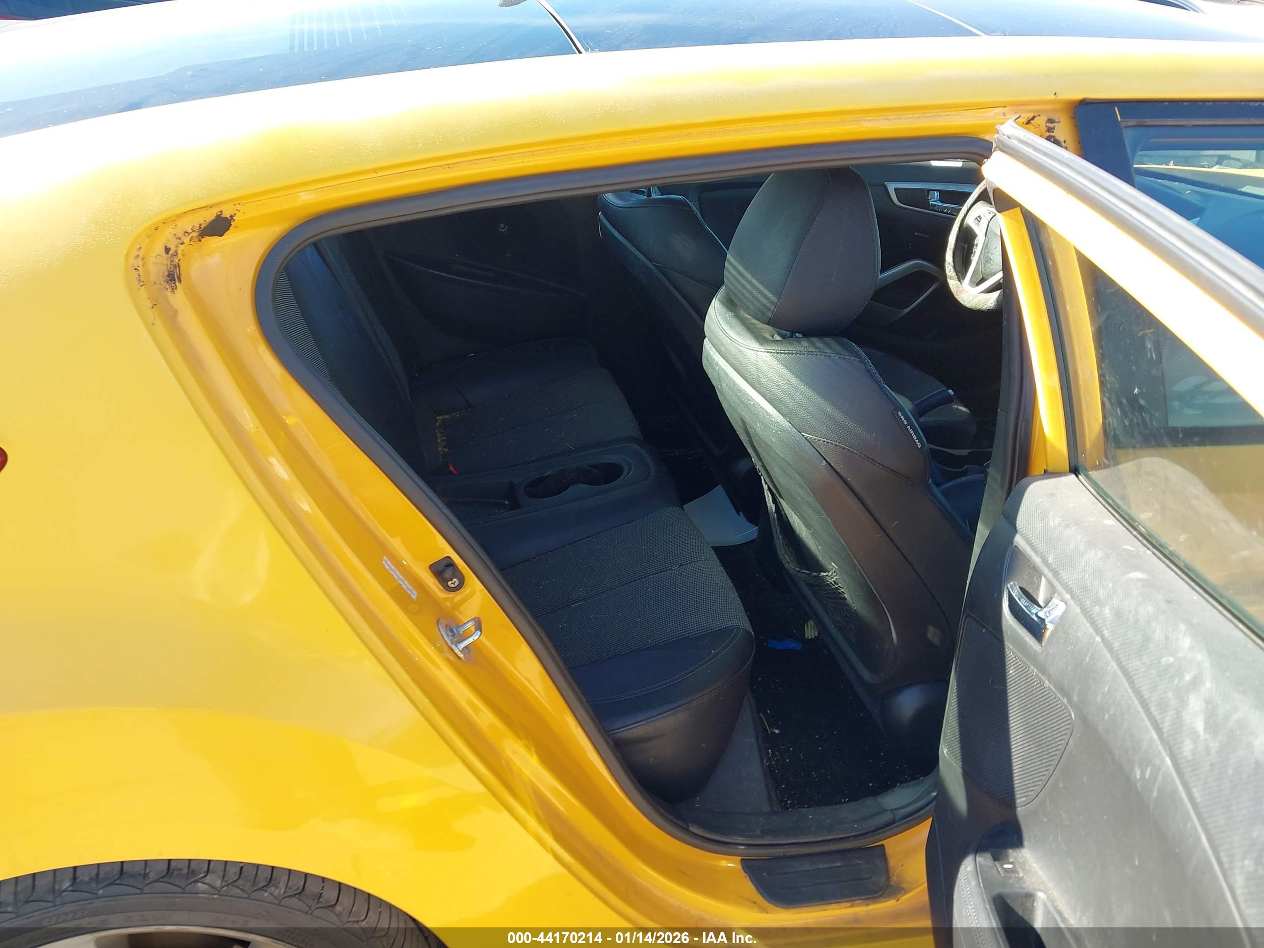 HYUNDAI VELOSTER image 8
