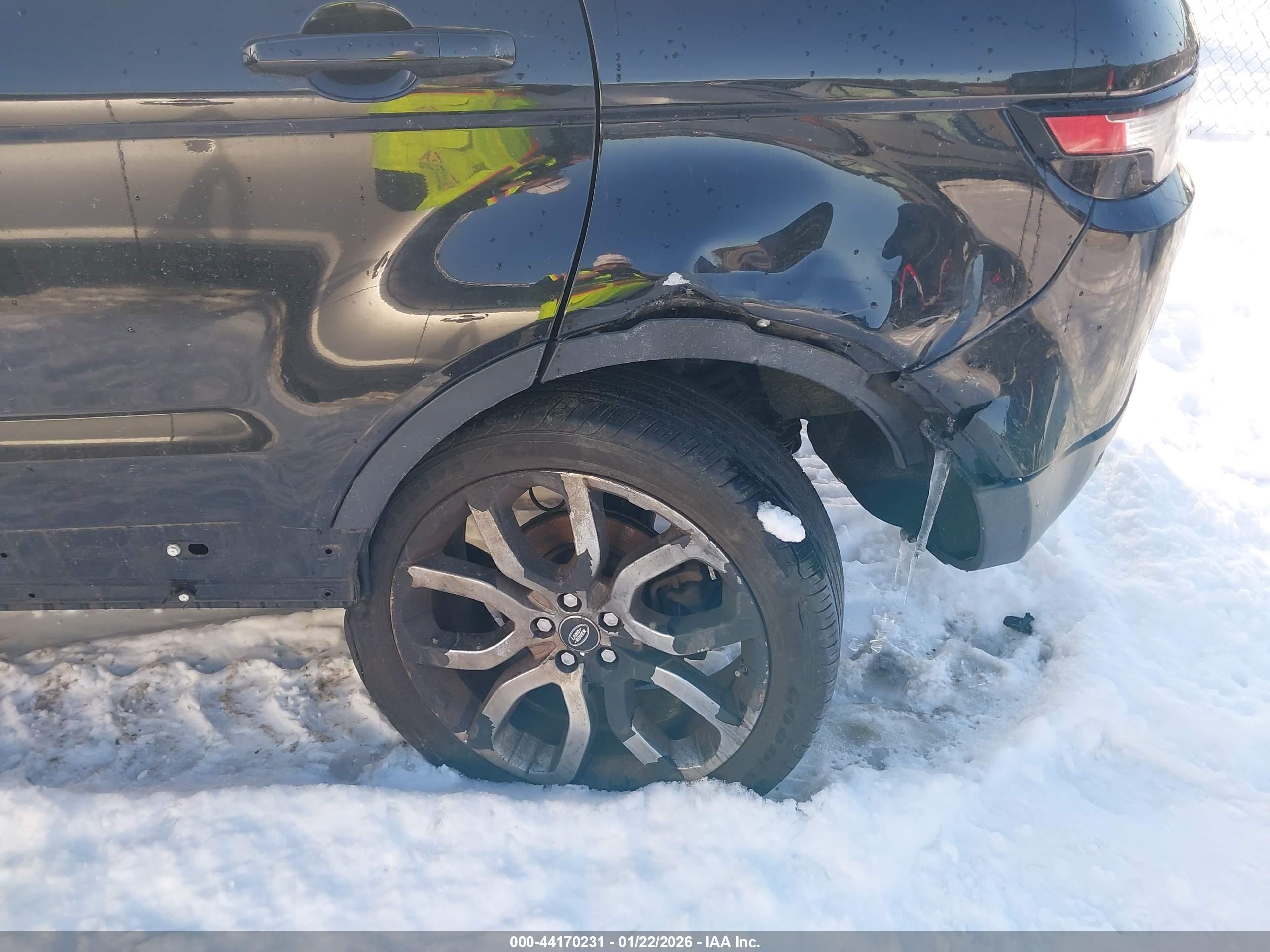 LAND ROVER image 6