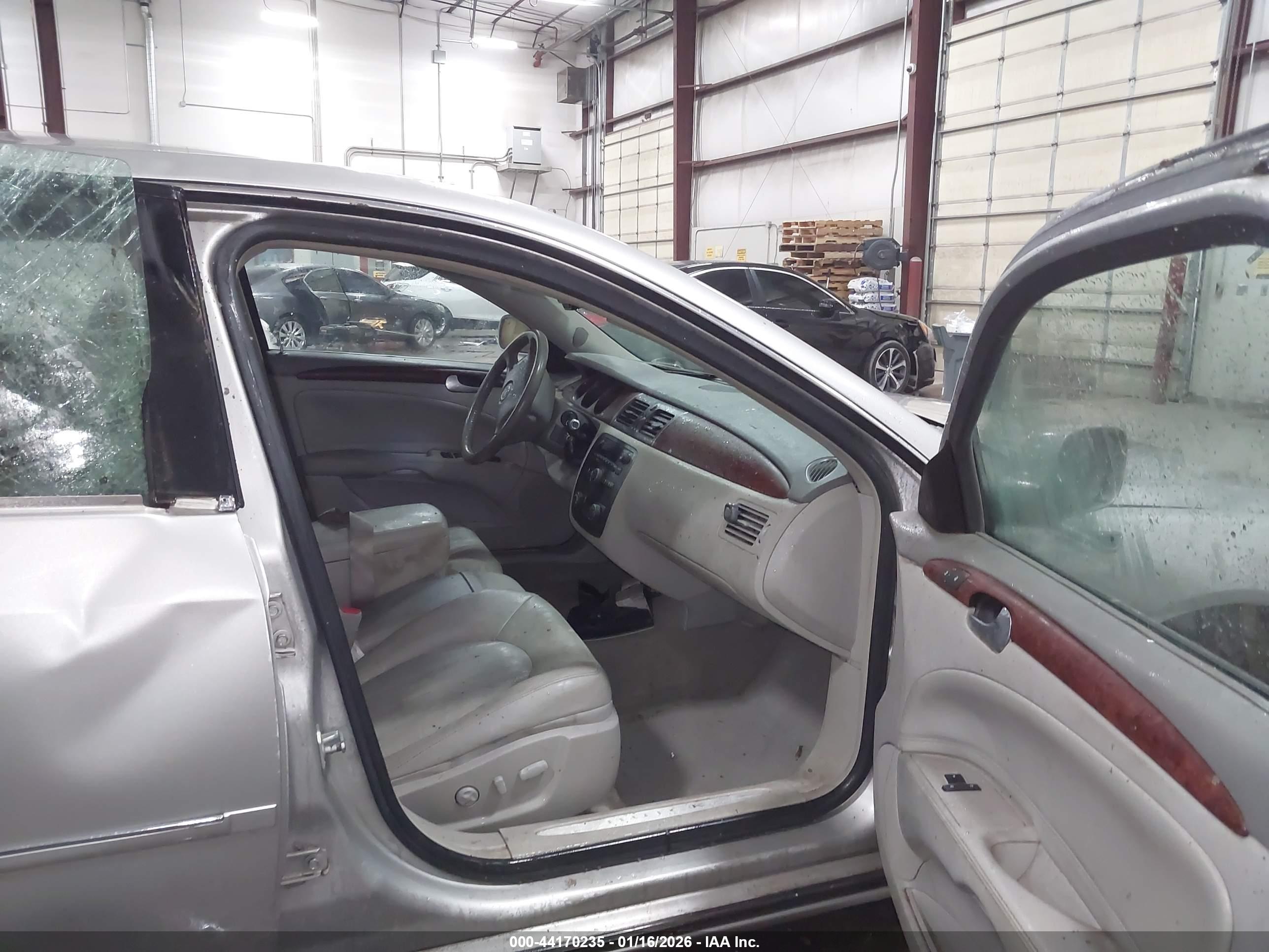 BUICK LUCERNE image 5