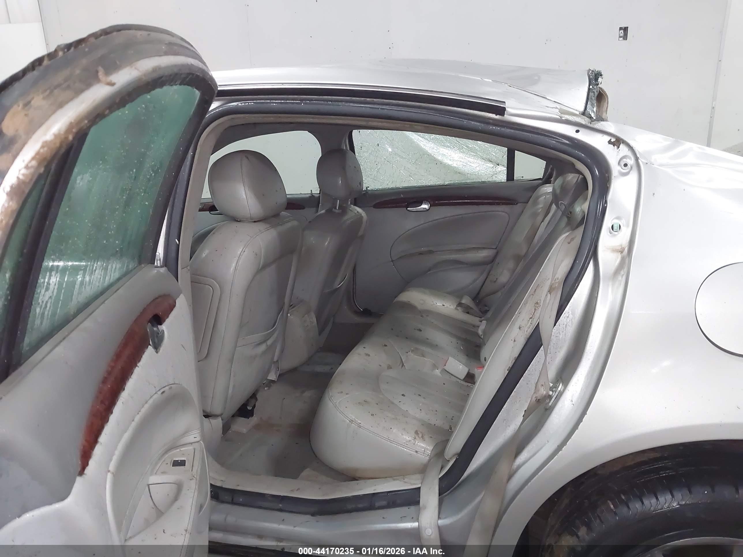 BUICK LUCERNE image 8
