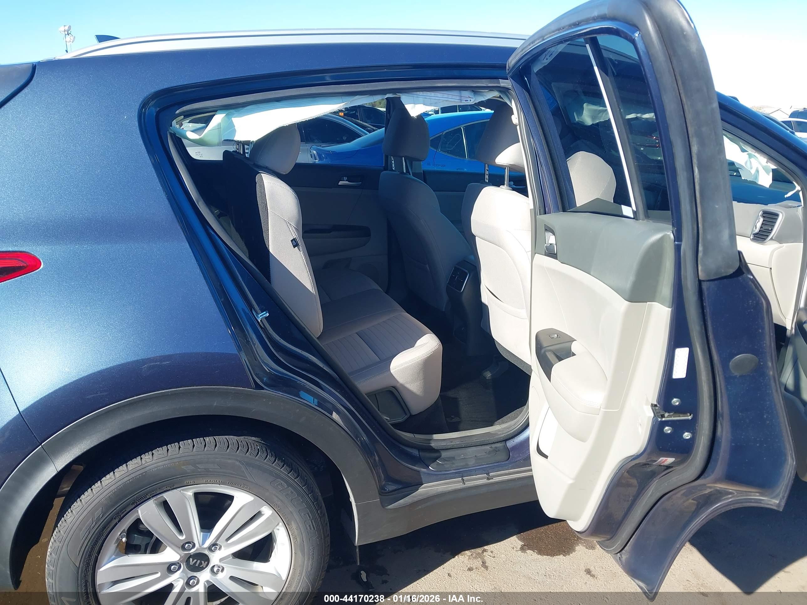 KIA SPORTAGE image 8