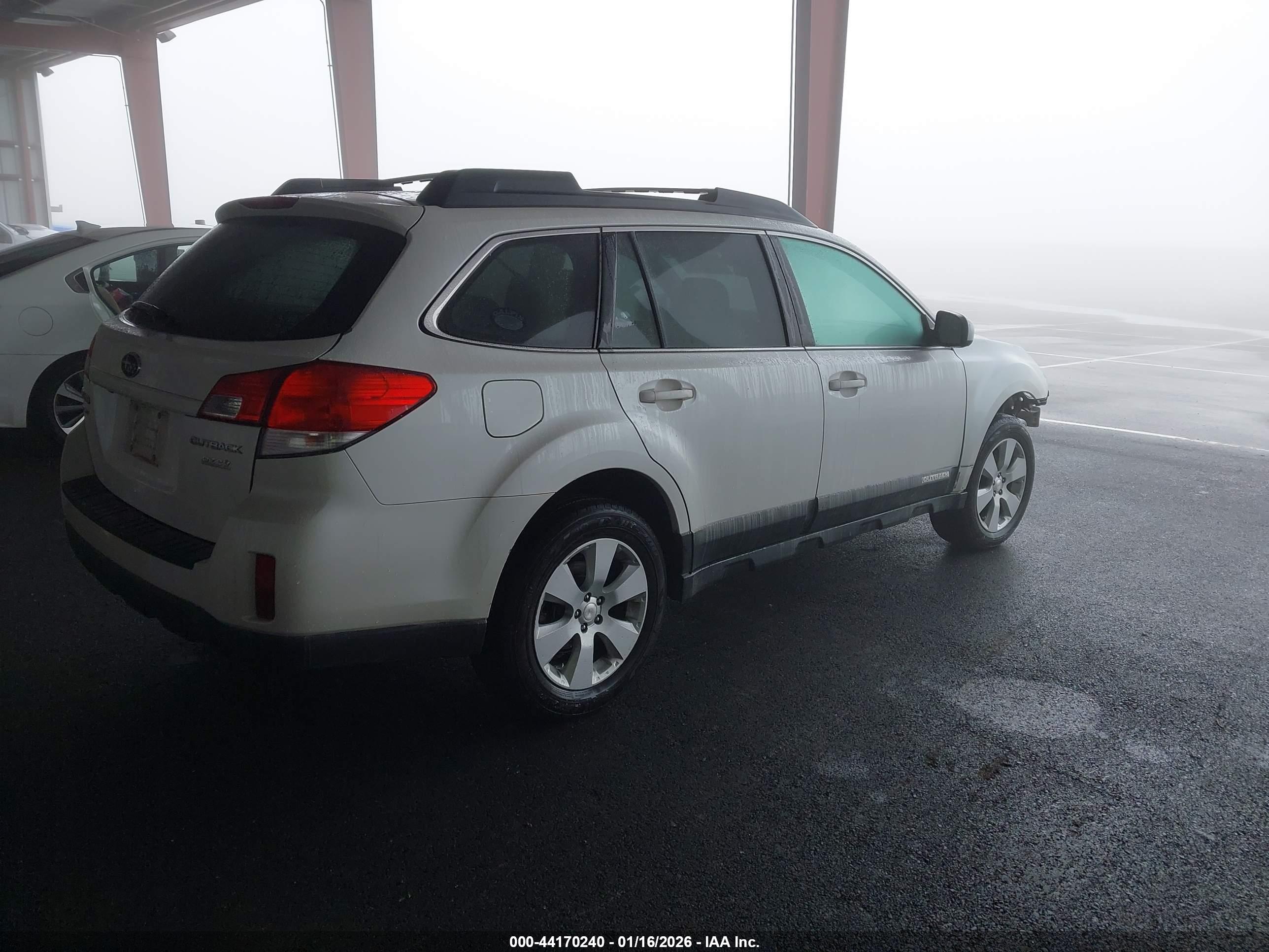 SUBARU OUTBACK image 4