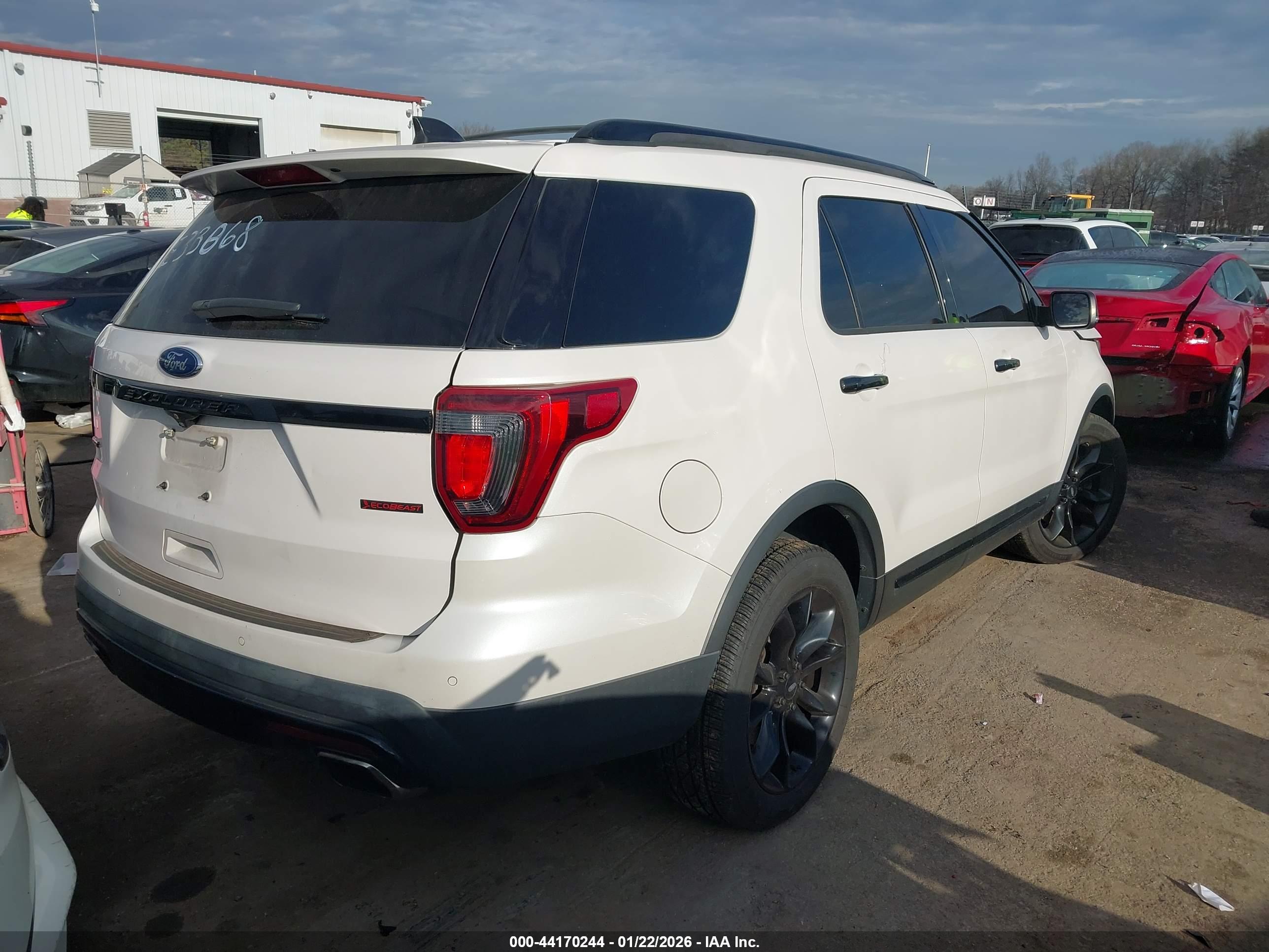 FORD EXPLORER image 4