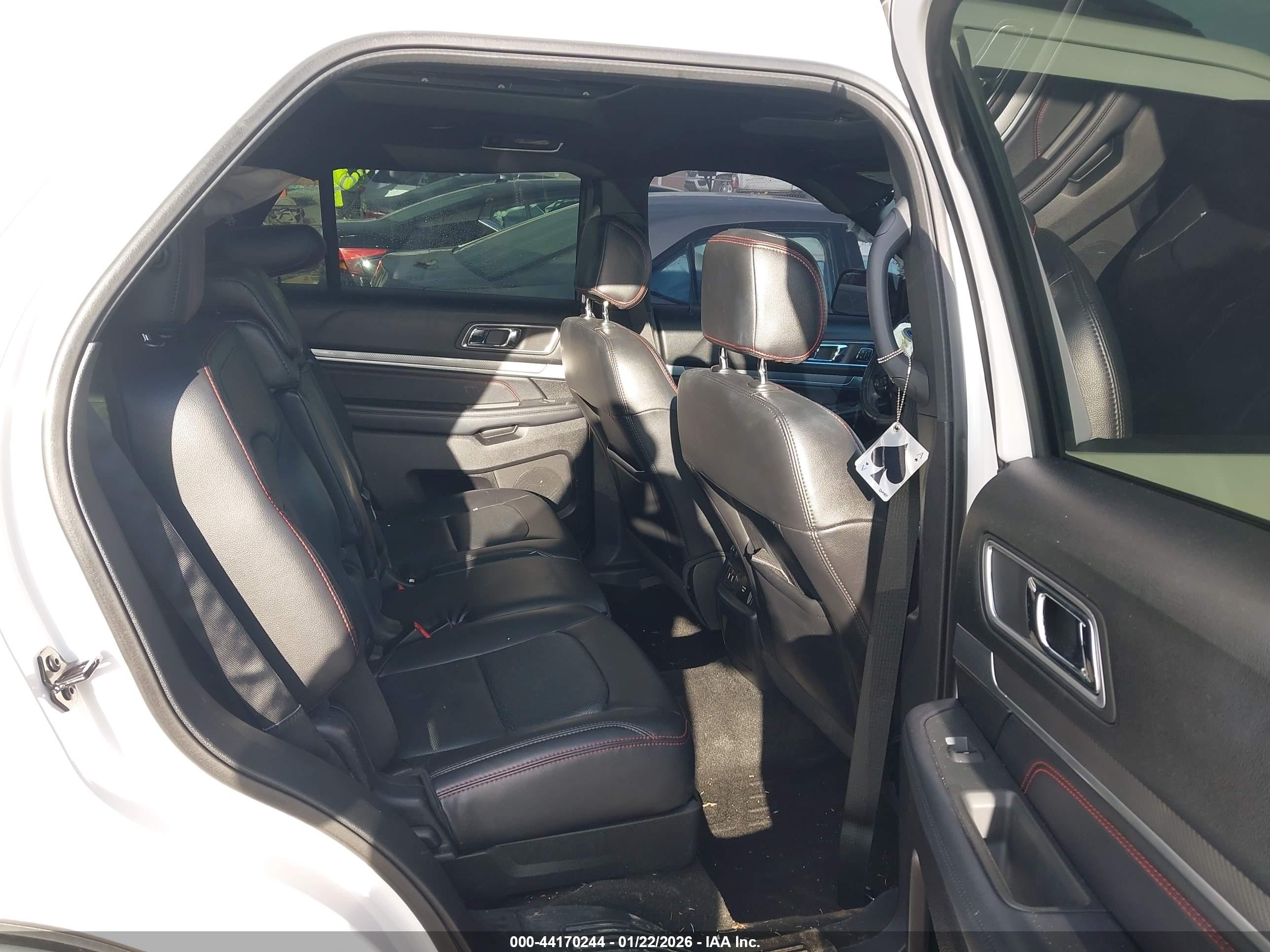 FORD EXPLORER image 8