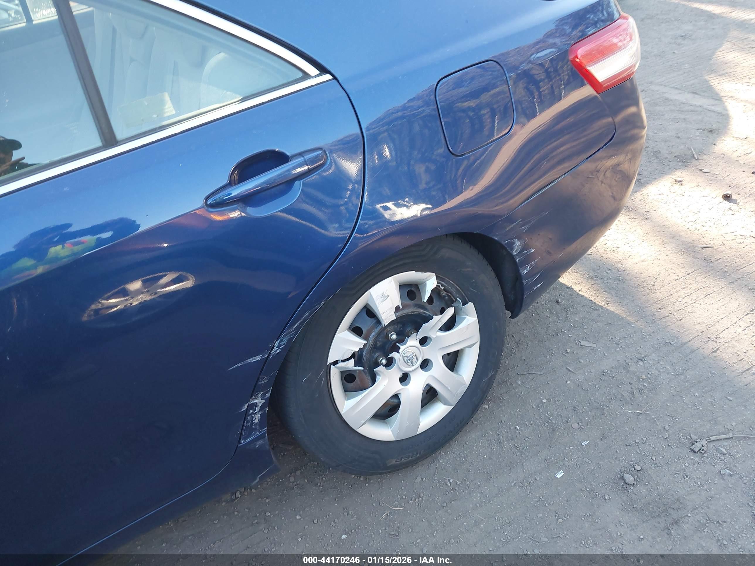 TOYOTA CAMRY image 6