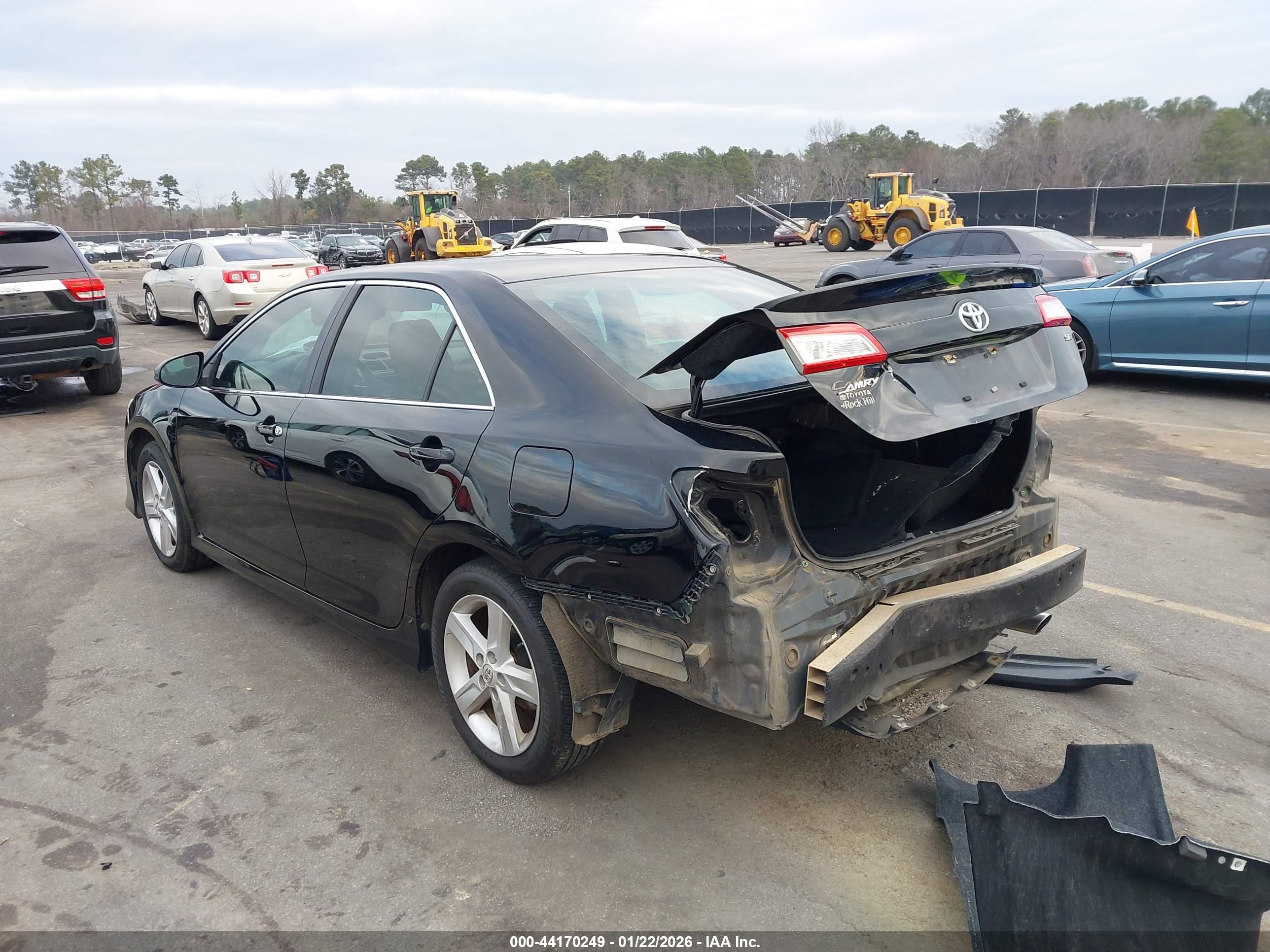 TOYOTA CAMRY image 3