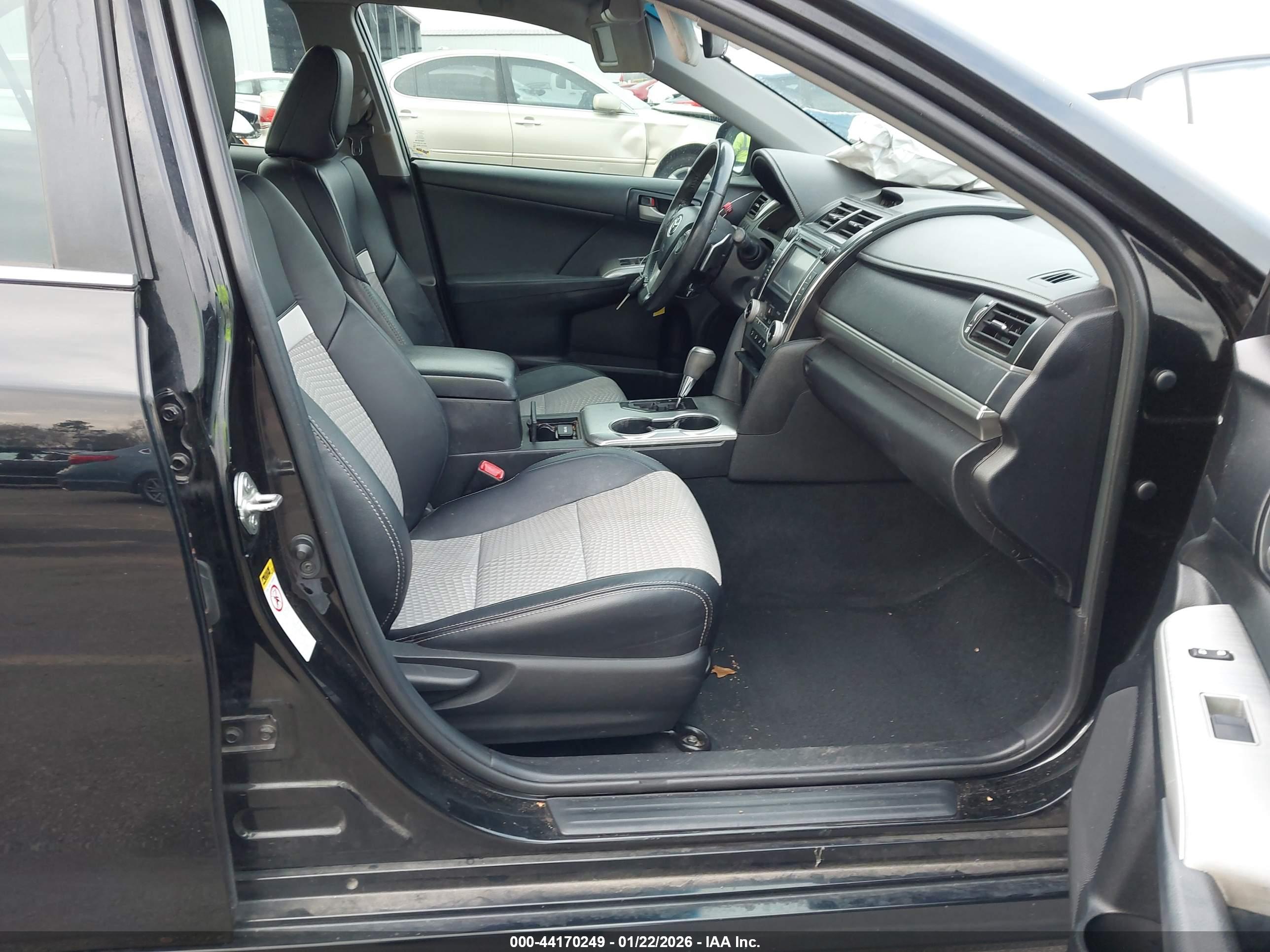 TOYOTA CAMRY image 5