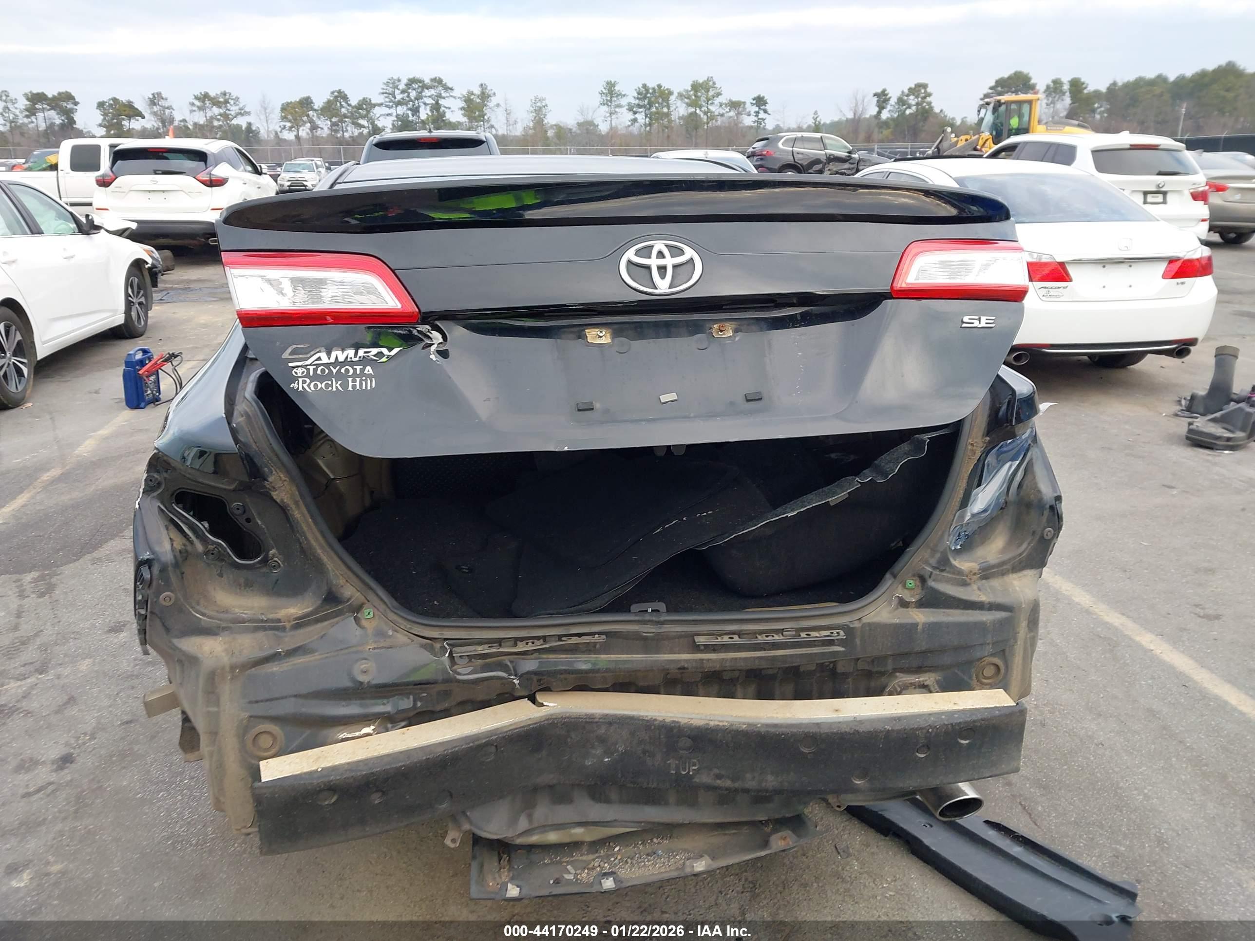 TOYOTA CAMRY image 6
