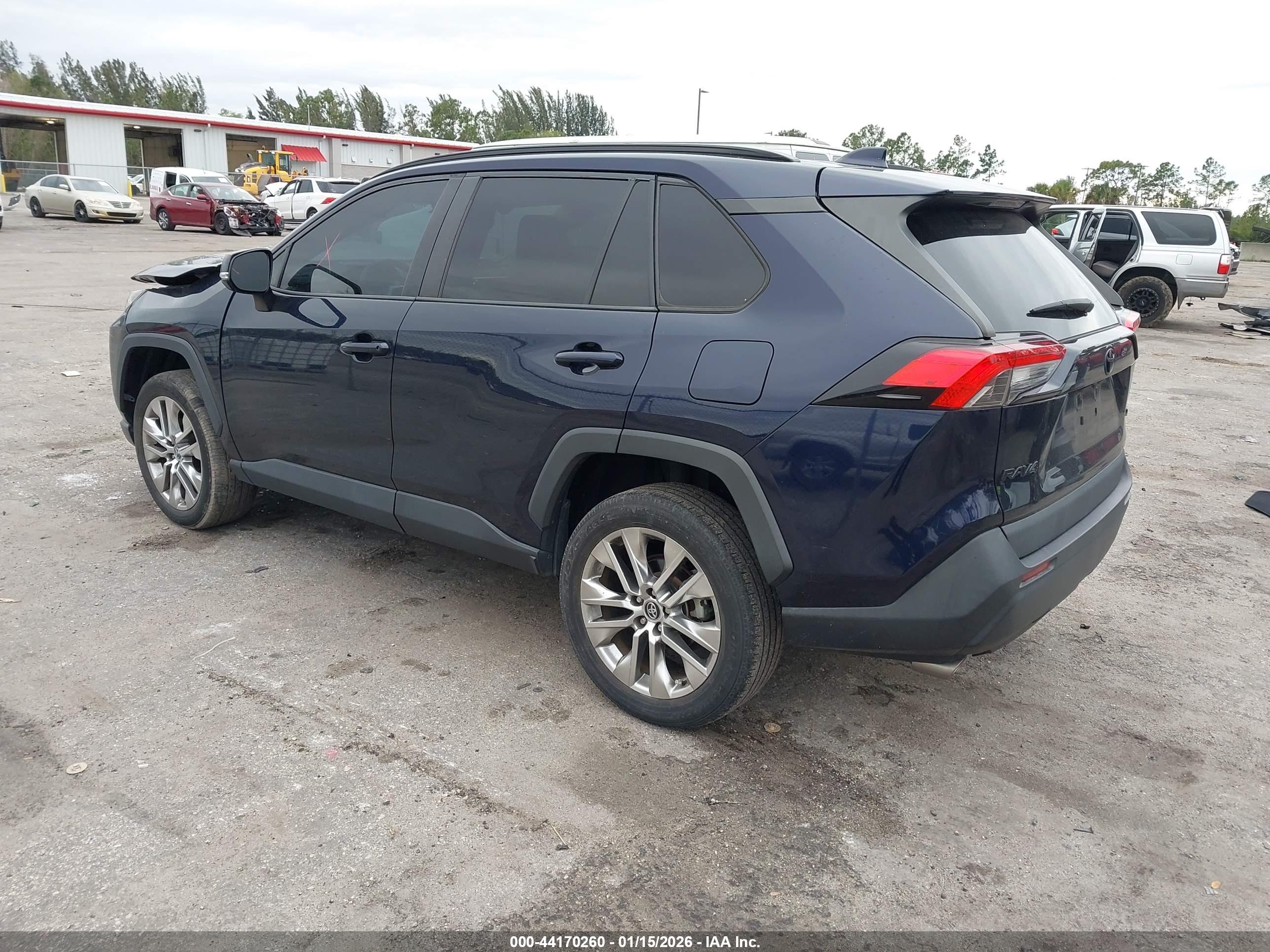 TOYOTA RAV4 image 3