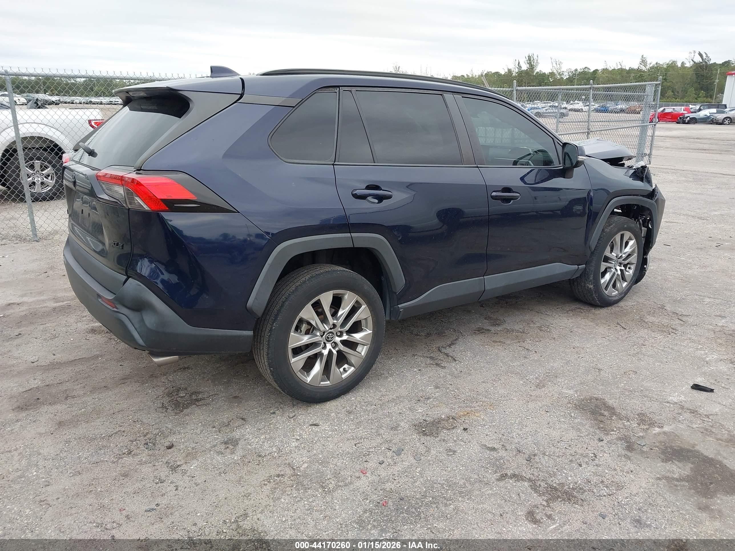 TOYOTA RAV4 image 4