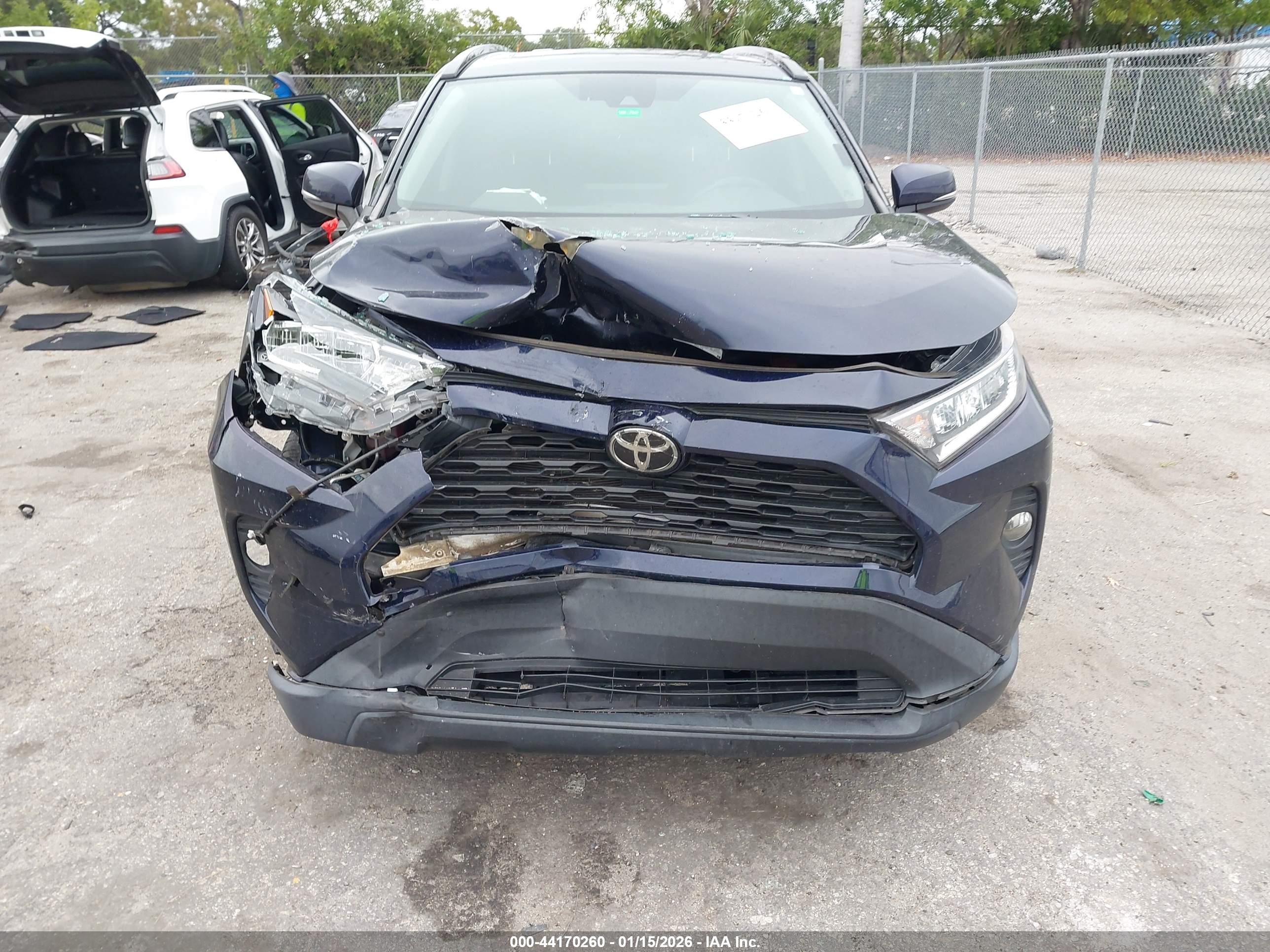 TOYOTA RAV4 image 6