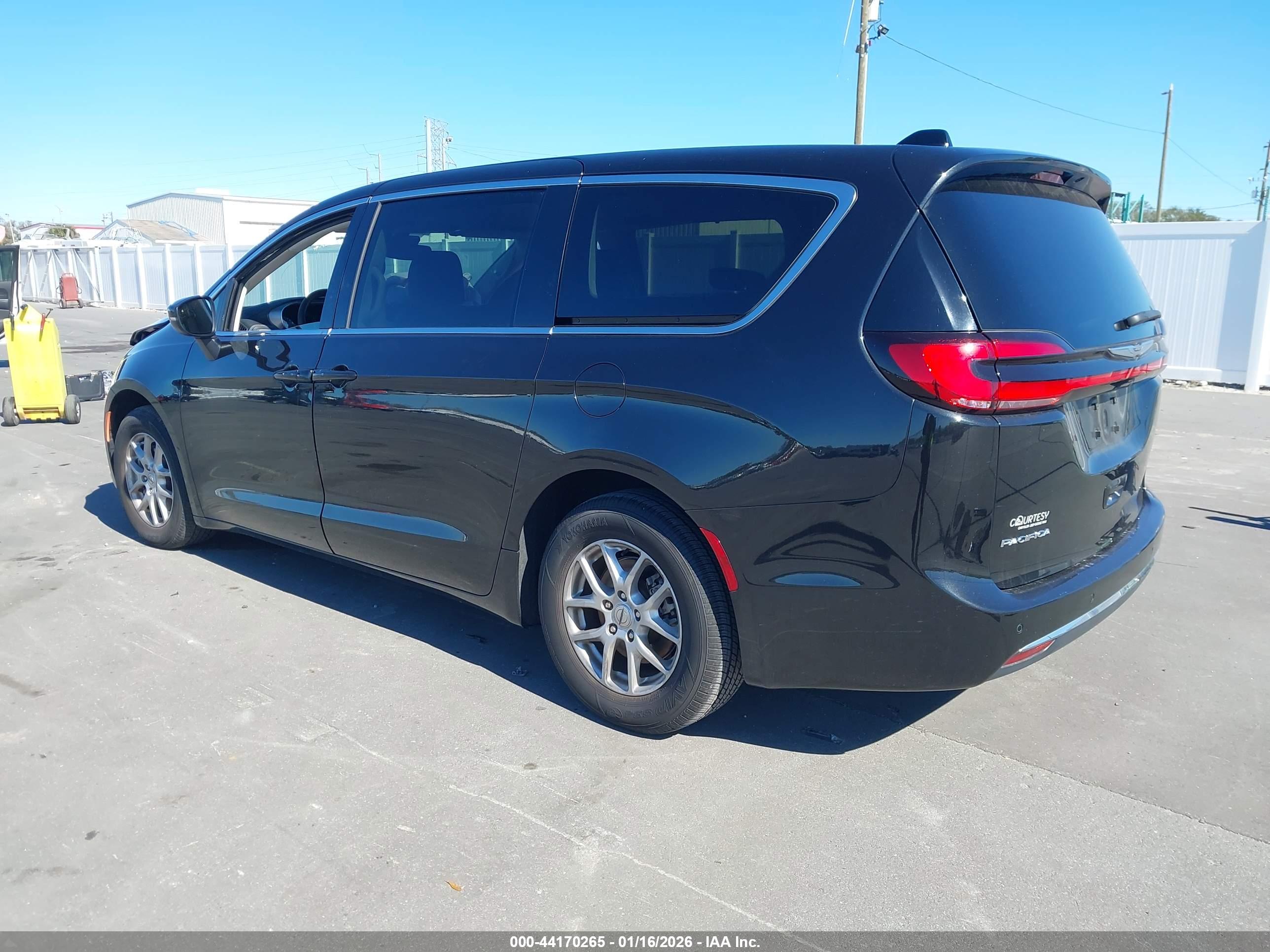 CHRYSLER PACIFICA image 3