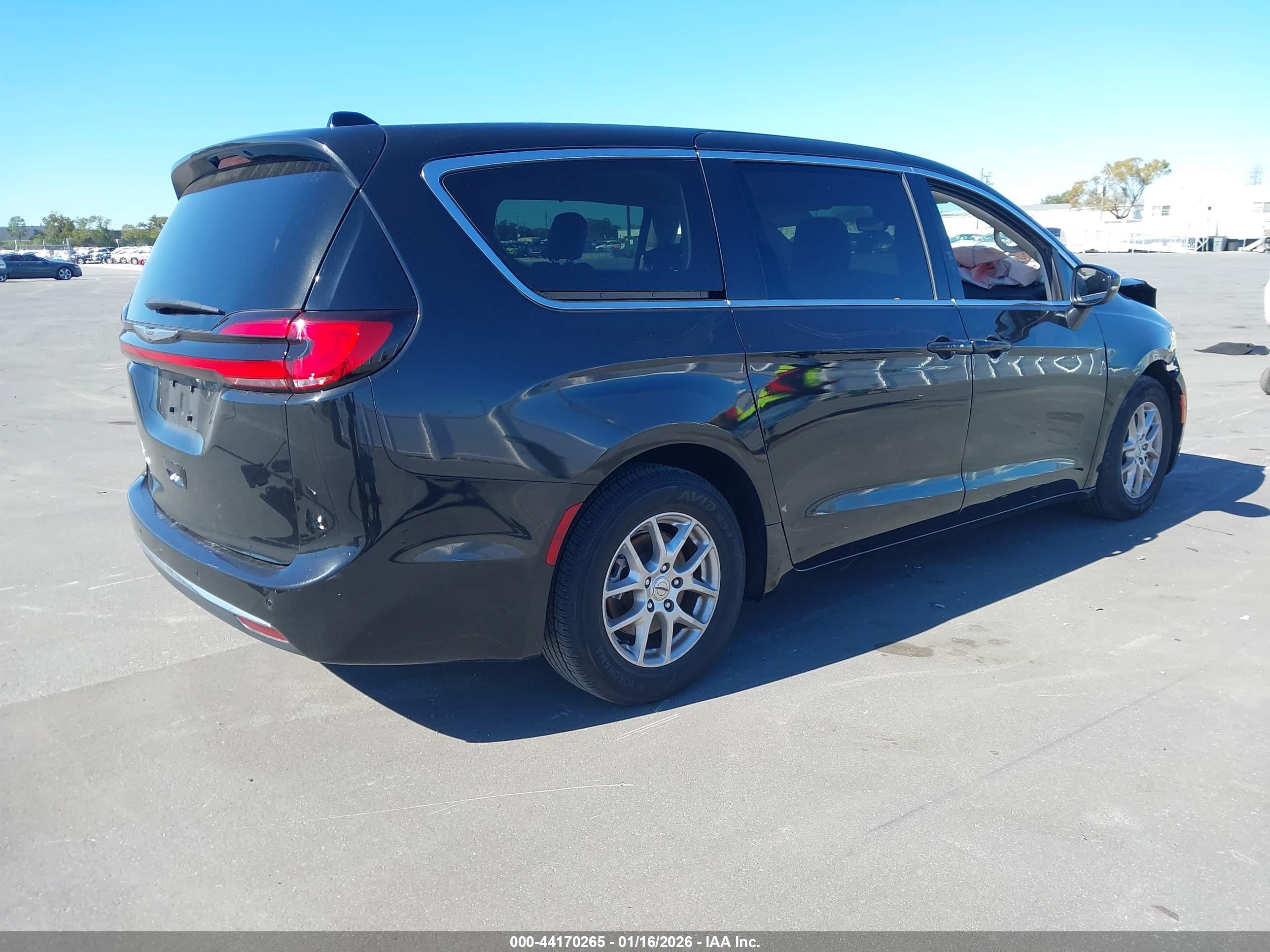 CHRYSLER PACIFICA image 4